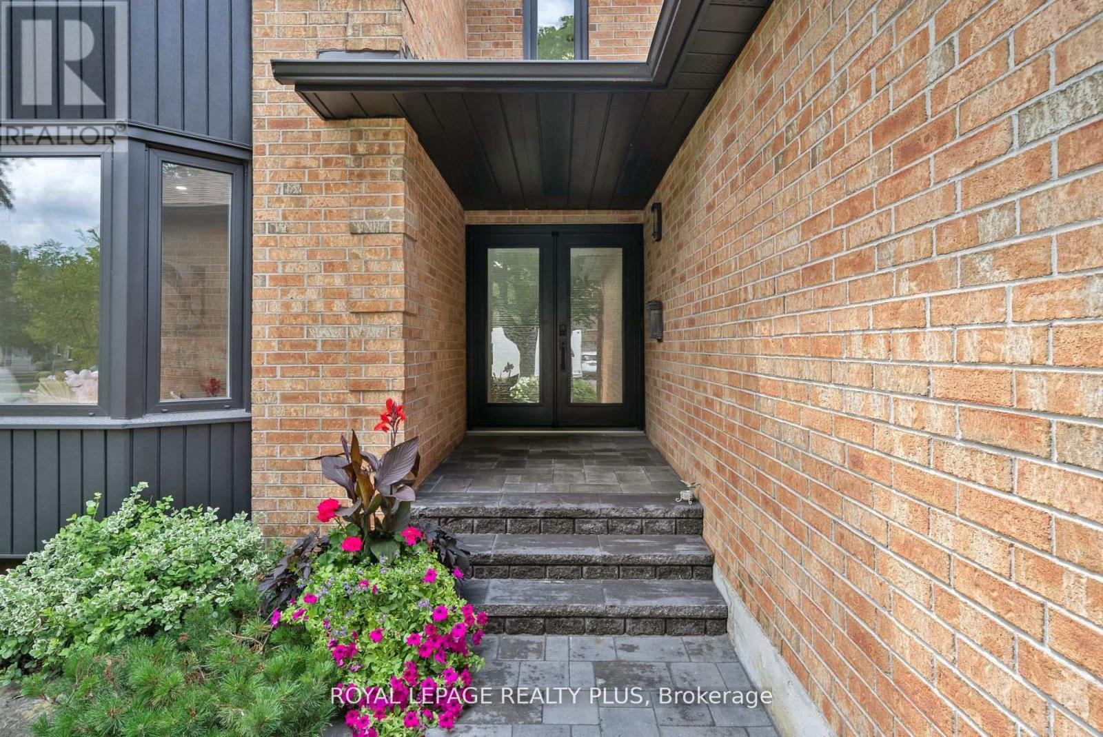 4344 Dallas Court, Mississauga, Ontario  L4W 4G7 - Photo 3 - W12822296