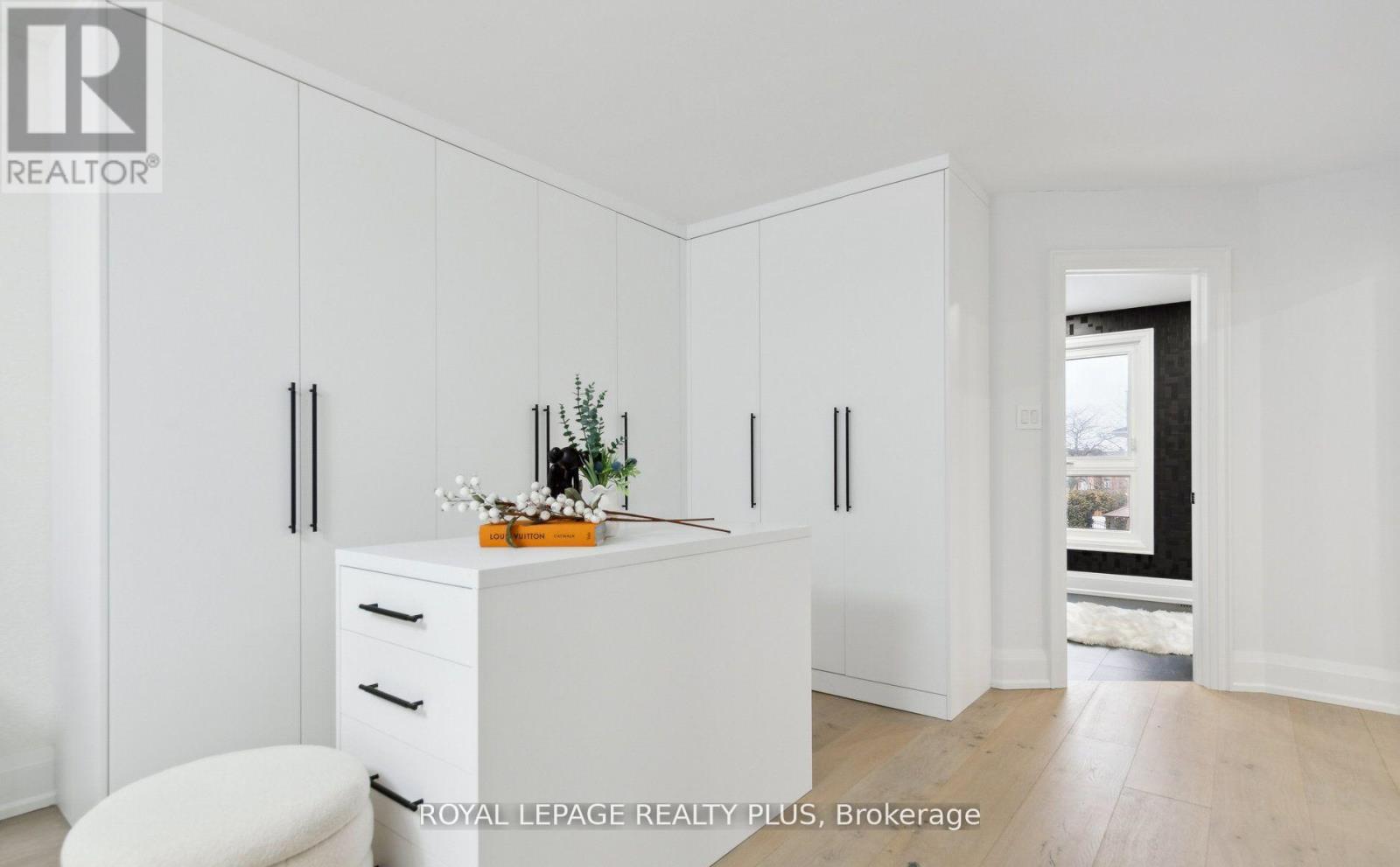 4344 Dallas Court, Mississauga, Ontario  L4W 4G7 - Photo 32 - W12822296