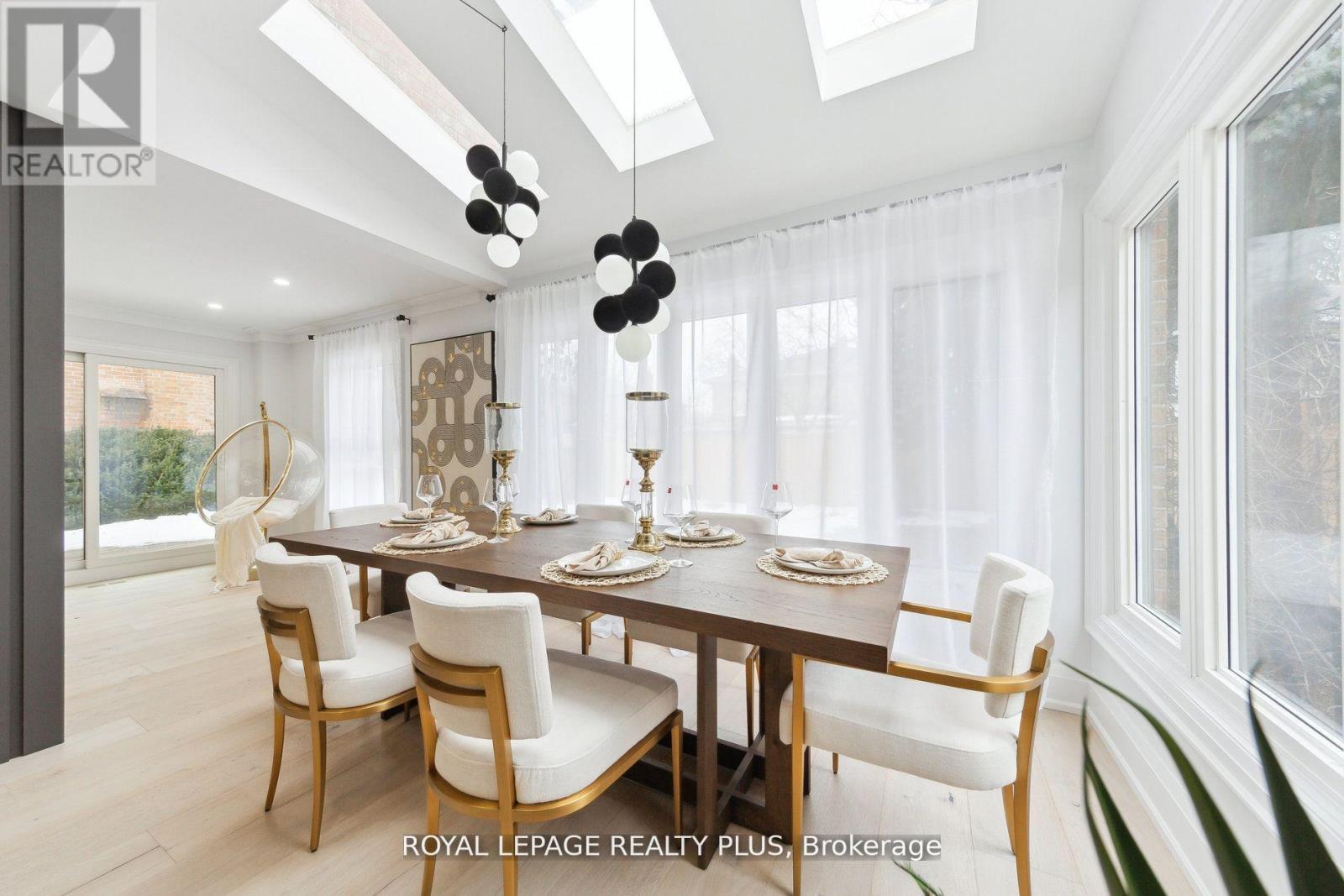 4344 Dallas Court, Mississauga, Ontario  L4W 4G7 - Photo 8 - W12822296