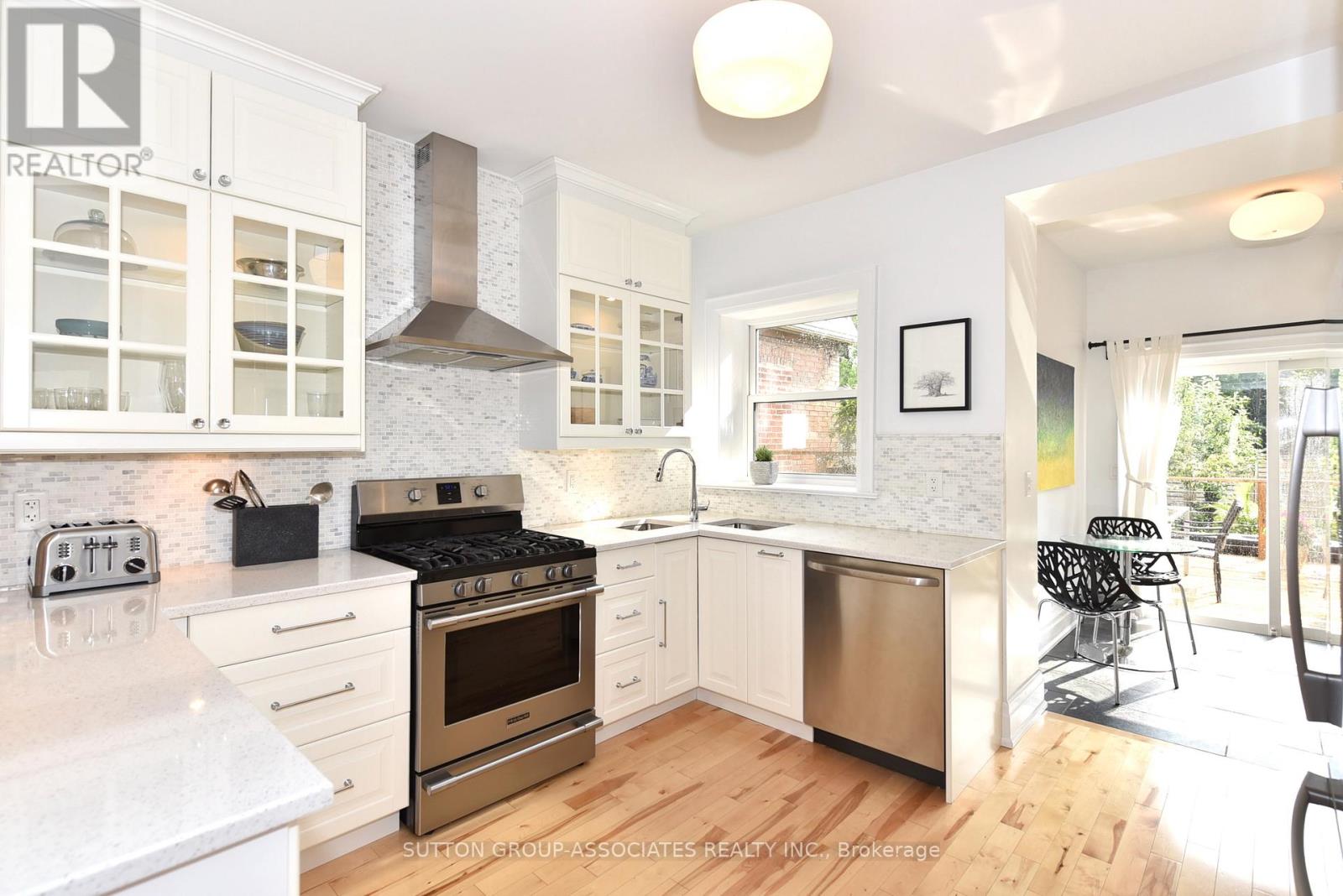 640 Beresford Avenue, Toronto, Ontario M6S 3C3 - Photo 13 - W12822302