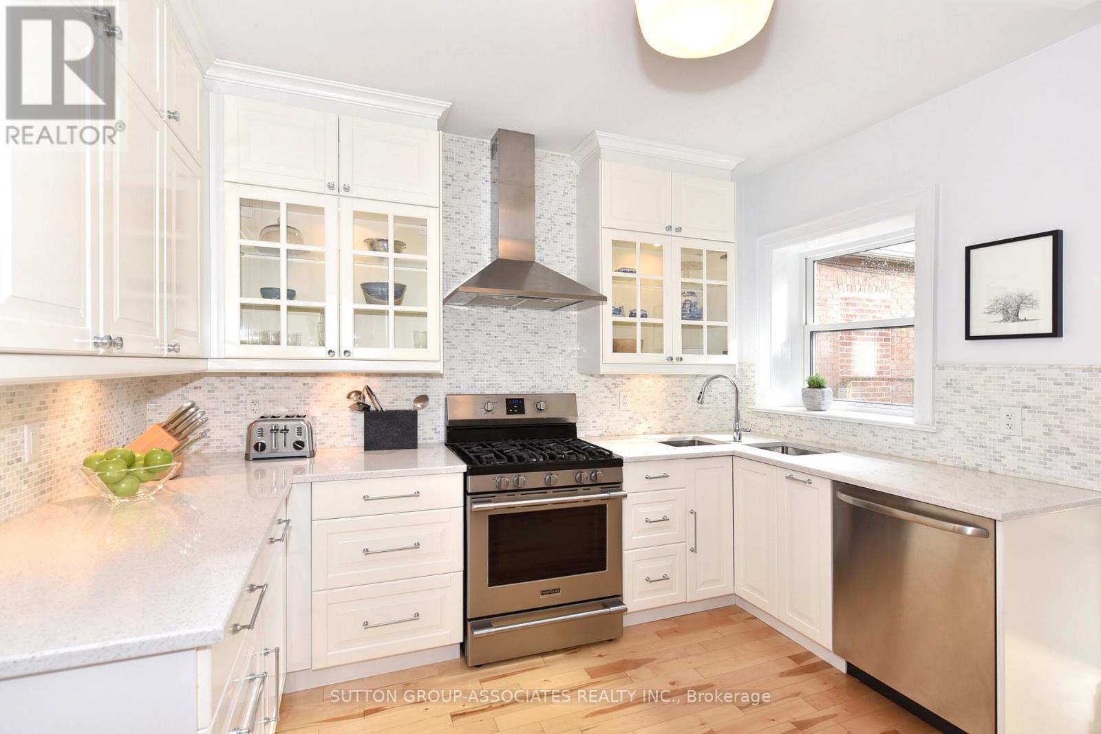 640 Beresford Avenue, Toronto, Ontario M6S 3C3 - Photo 15 - W12822302