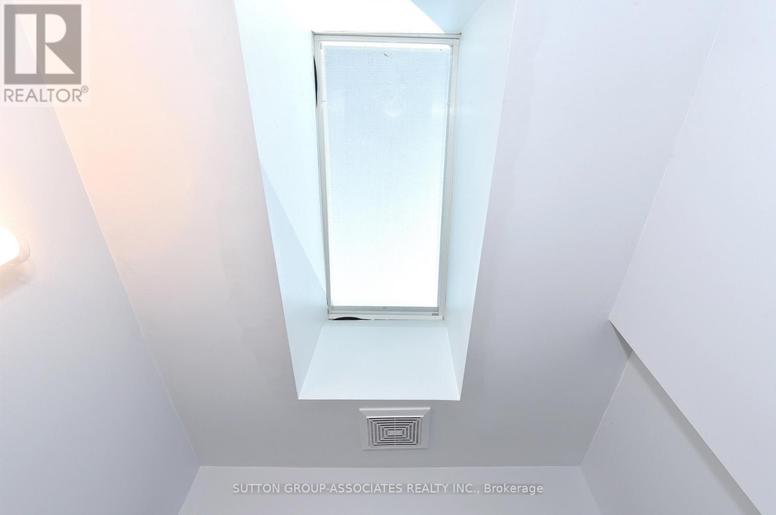 640 Beresford Avenue, Toronto, Ontario M6S 3C3 - Photo 32 - W12822302