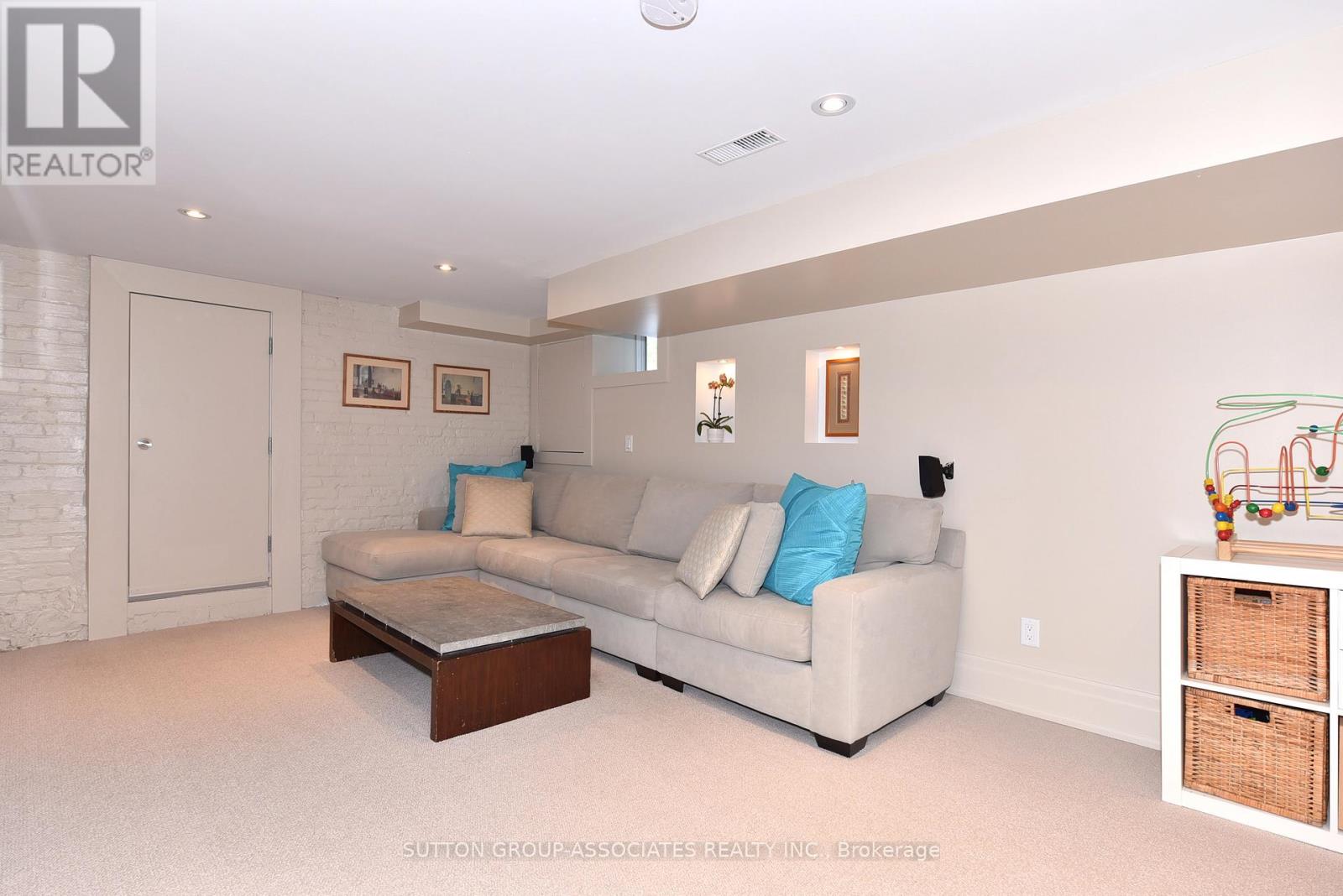 640 Beresford Avenue, Toronto, Ontario M6S 3C3 - Photo 34 - W12822302