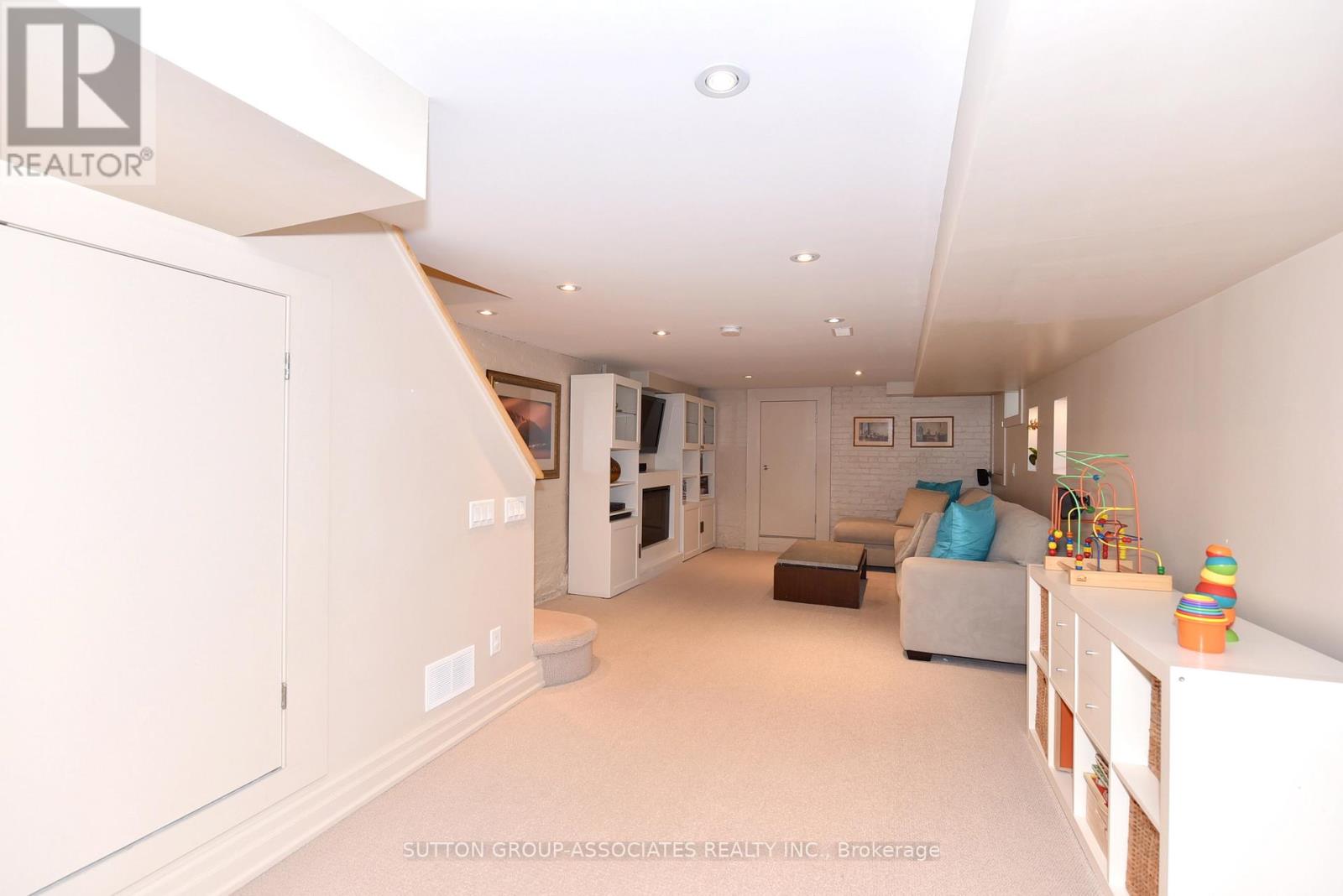 640 Beresford Avenue, Toronto, Ontario M6S 3C3 - Photo 39 - W12822302