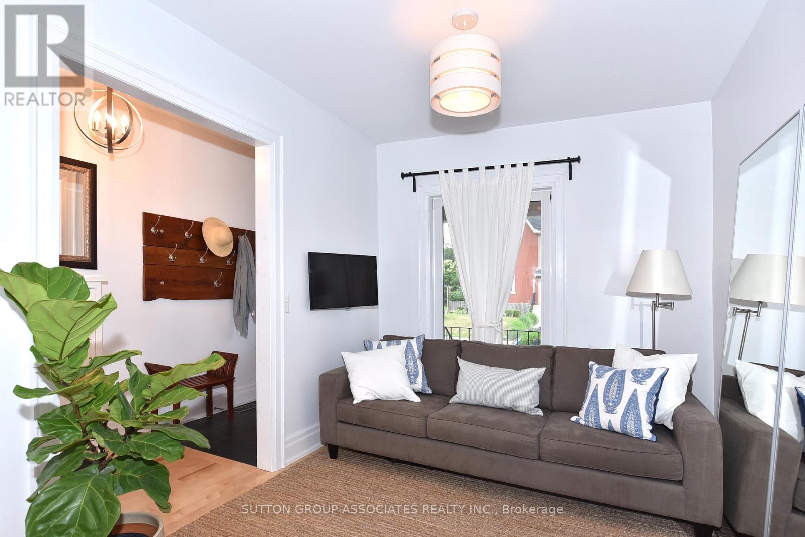 640 Beresford Avenue, Toronto, Ontario M6S 3C3 - Photo 5 - W12822302