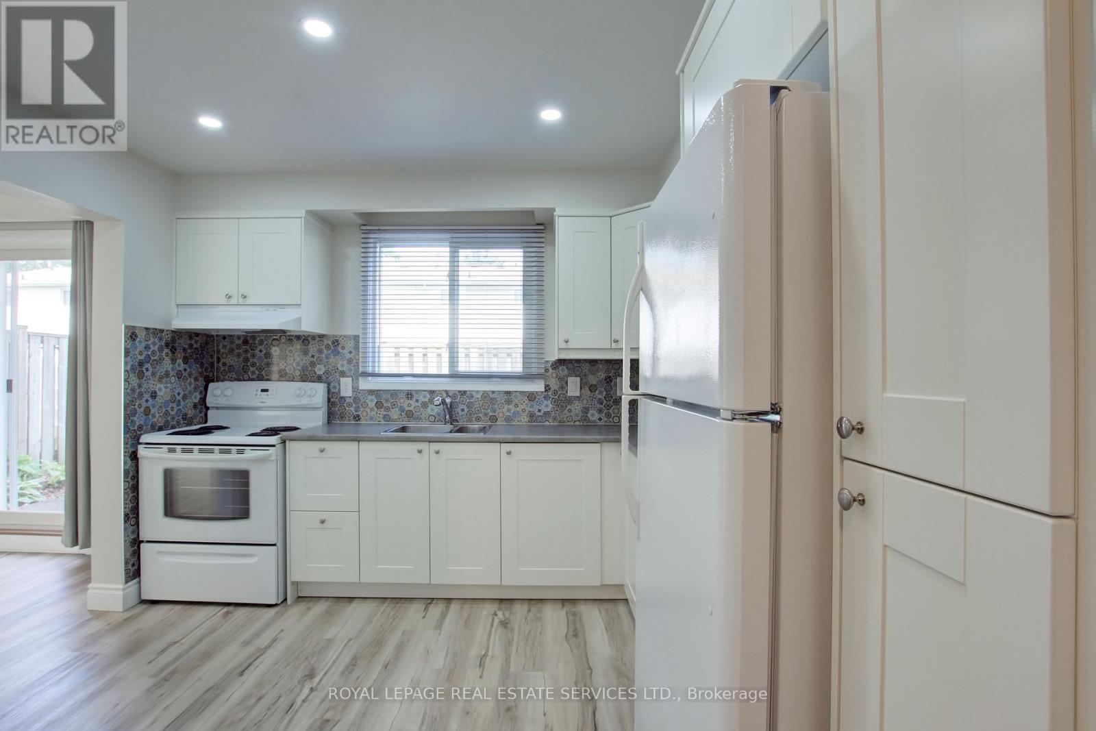 37 - 5475 Lakeshore Road, Burlington, Ontario  L7L 1E1 - Photo 11 - W12822340