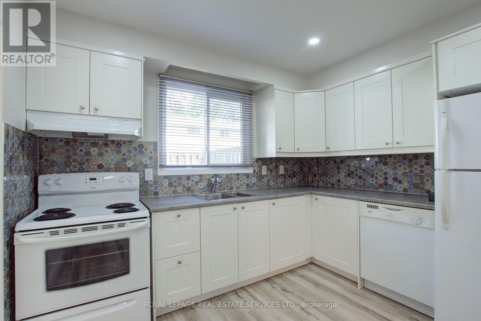 37 - 5475 Lakeshore Road, Burlington, Ontario  L7L 1E1 - Photo 12 - W12822340