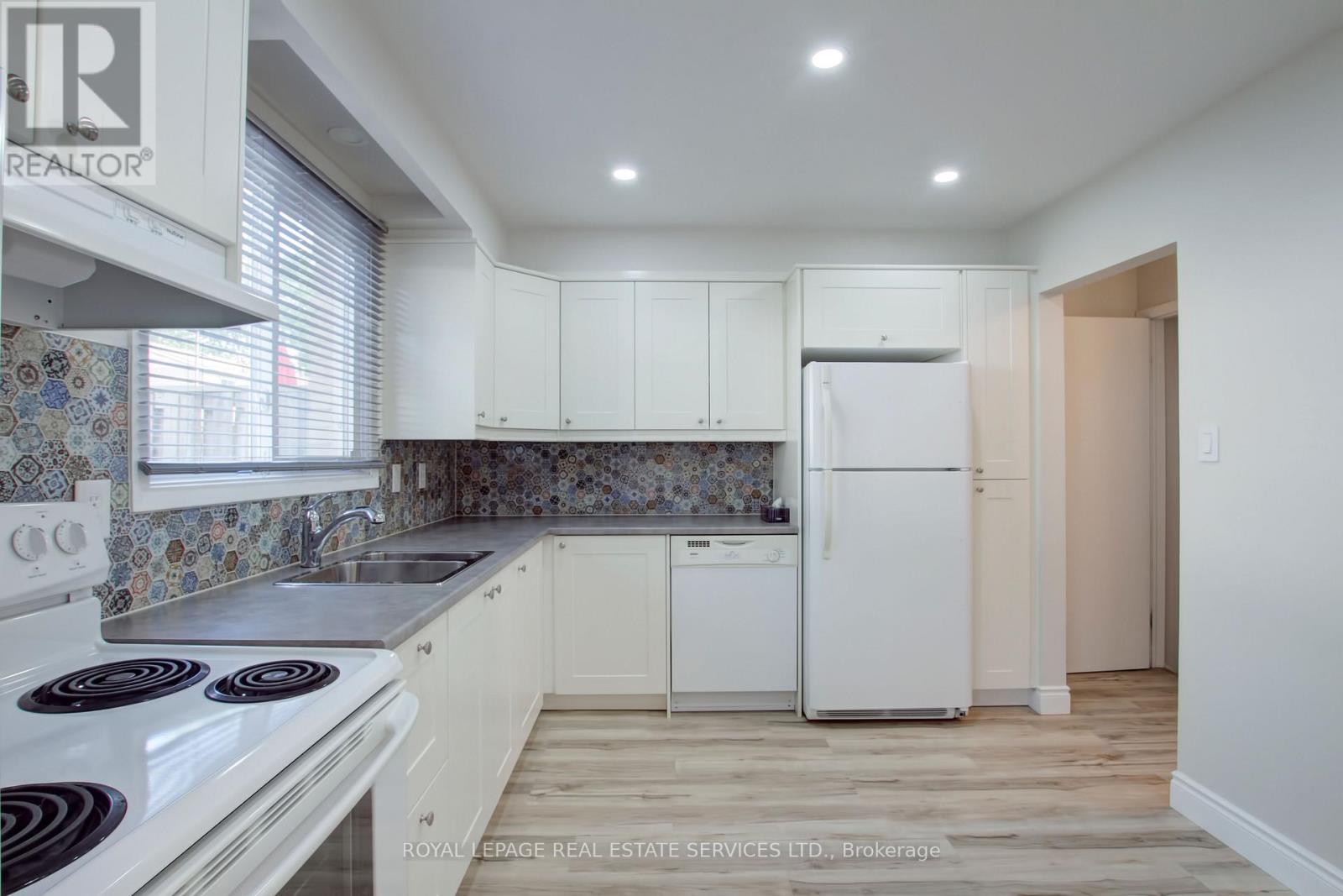 37 - 5475 Lakeshore Road, Burlington, Ontario  L7L 1E1 - Photo 13 - W12822340