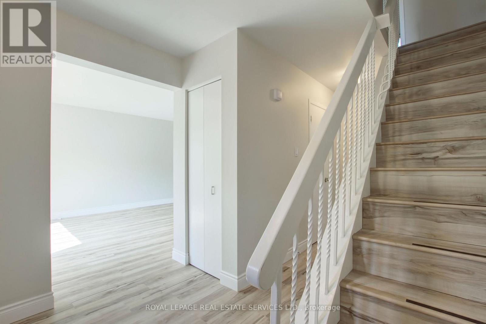 37 - 5475 Lakeshore Road, Burlington, Ontario  L7L 1E1 - Photo 4 - W12822340