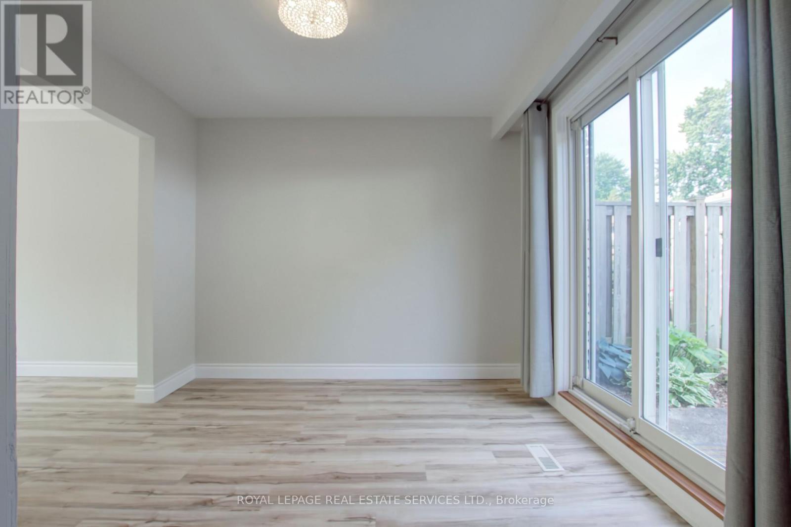 37 - 5475 Lakeshore Road, Burlington, Ontario  L7L 1E1 - Photo 9 - W12822340