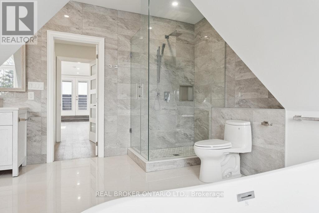 108 Hatherley Road, Toronto (Caledonia-Fairbank), Ontario  M6E 1W2 - Photo 13 - W12822358