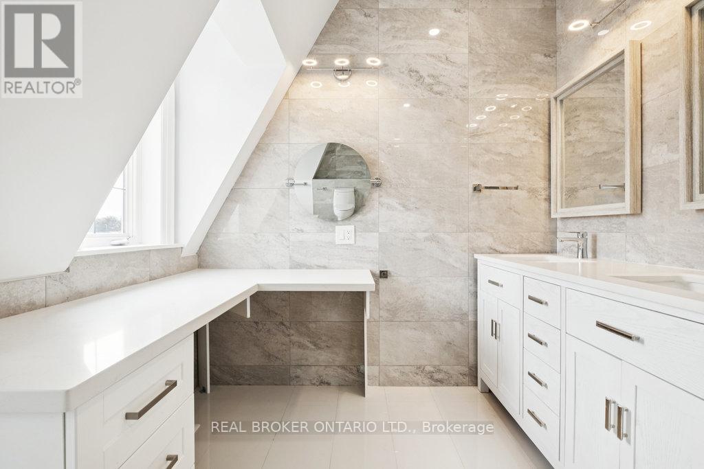 108 Hatherley Road, Toronto (Caledonia-Fairbank), Ontario  M6E 1W2 - Photo 14 - W12822358