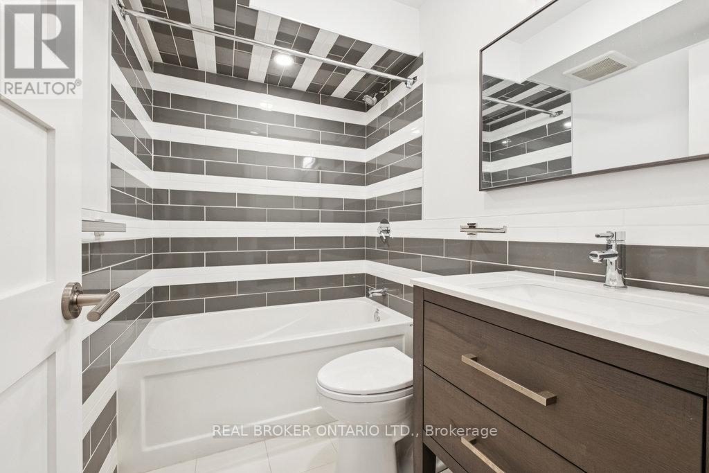 108 Hatherley Road, Toronto (Caledonia-Fairbank), Ontario  M6E 1W2 - Photo 20 - W12822358