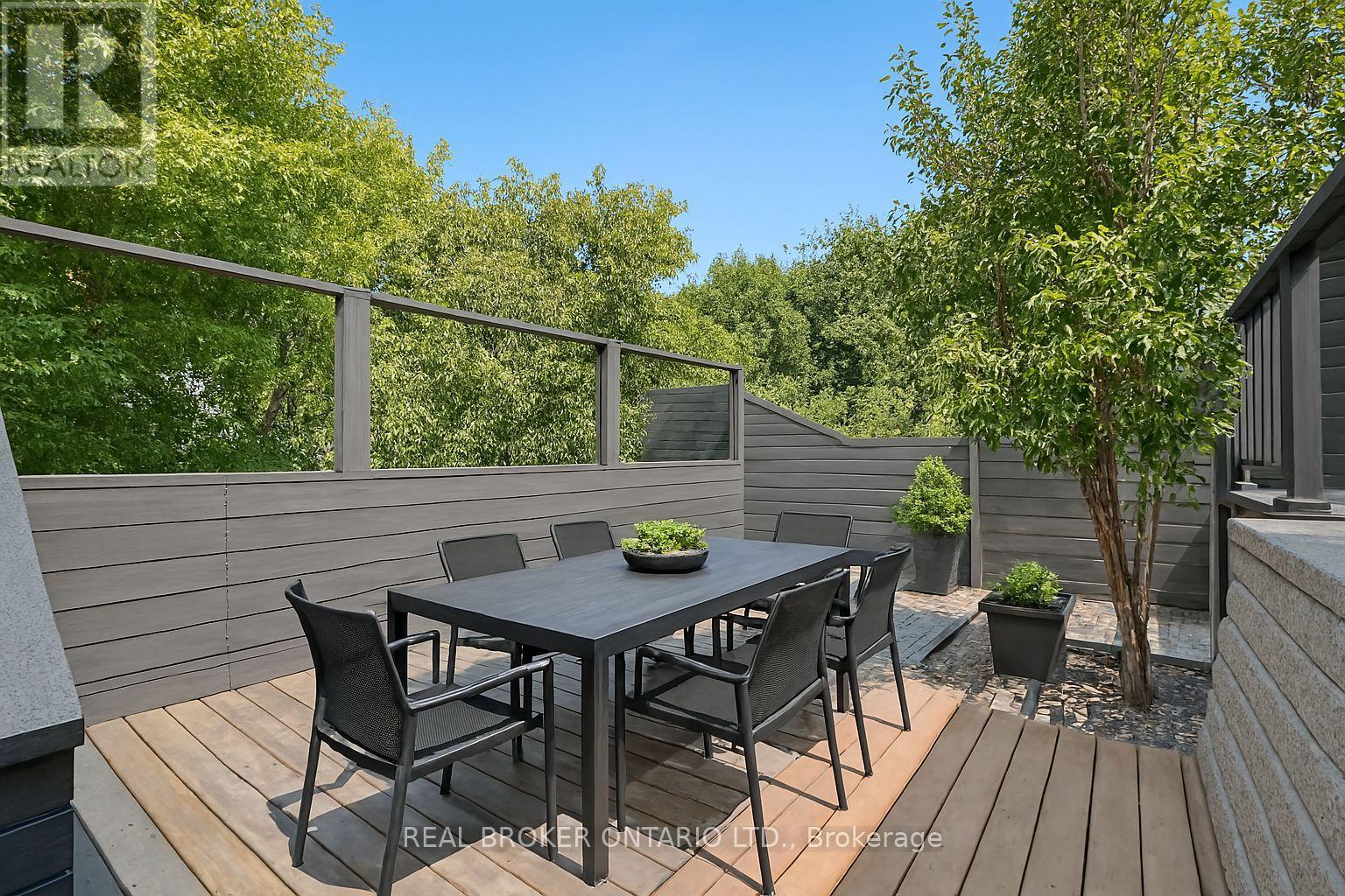 108 Hatherley Road, Toronto (Caledonia-Fairbank), Ontario  M6E 1W2 - Photo 27 - W12822358