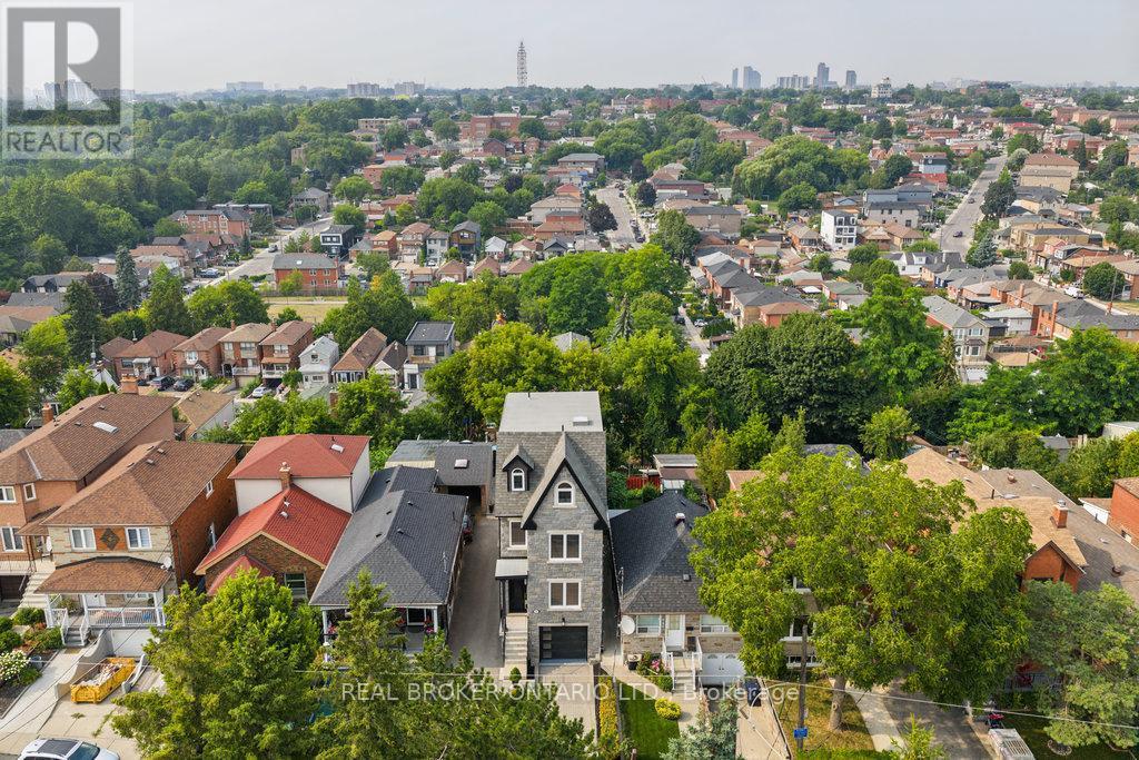 108 Hatherley Road, Toronto (Caledonia-Fairbank), Ontario  M6E 1W2 - Photo 29 - W12822358