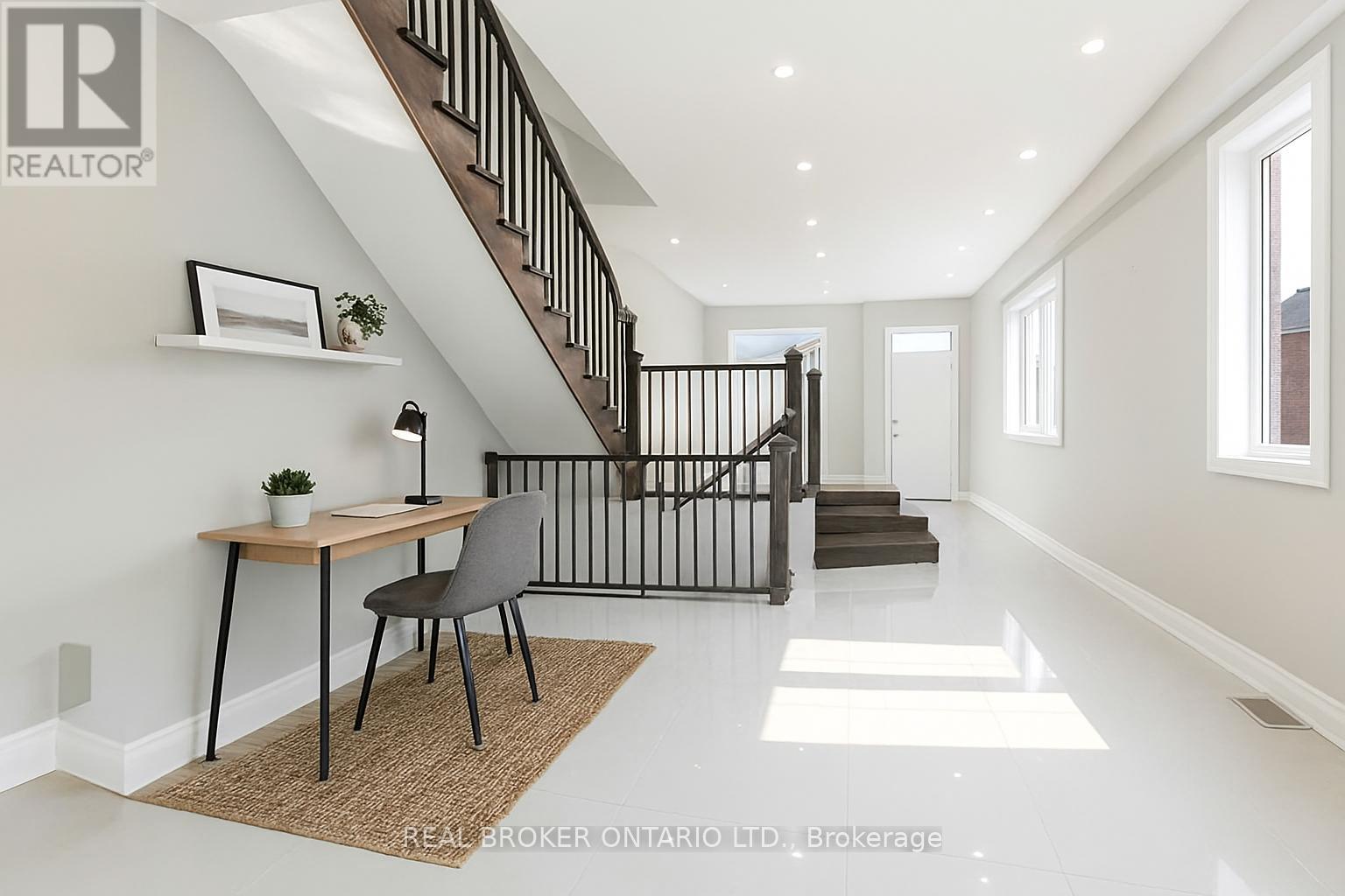 108 Hatherley Road, Toronto (Caledonia-Fairbank), Ontario  M6E 1W2 - Photo 3 - W12822358