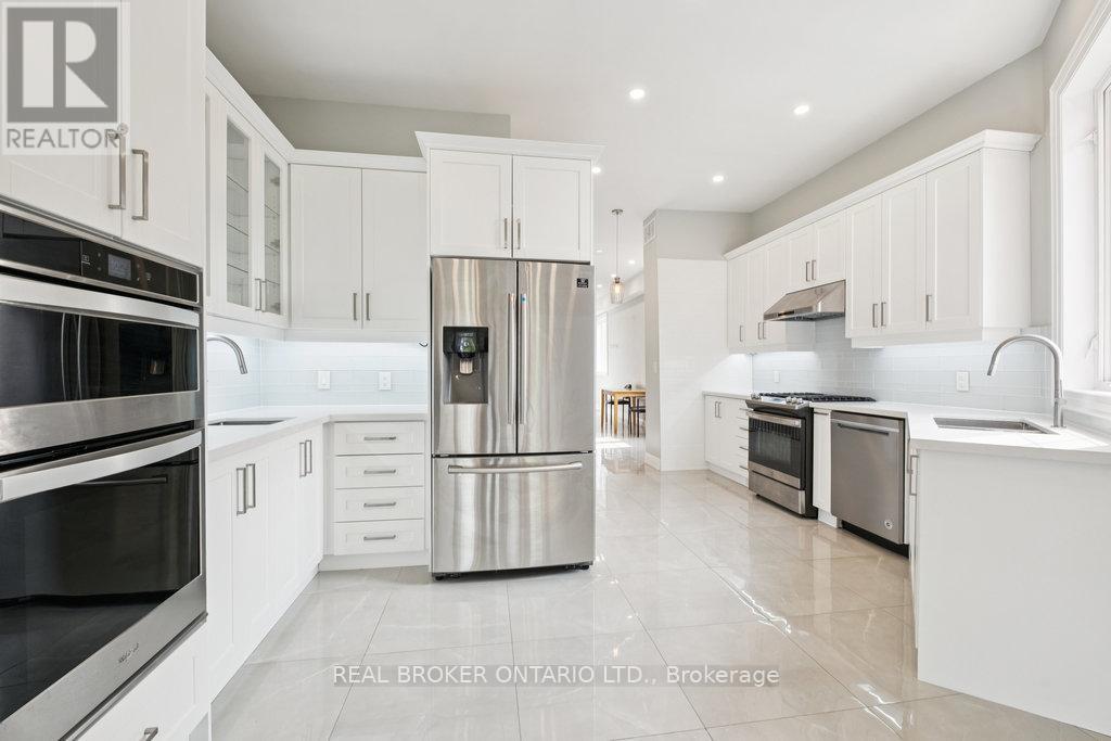 108 Hatherley Road, Toronto (Caledonia-Fairbank), Ontario  M6E 1W2 - Photo 6 - W12822358