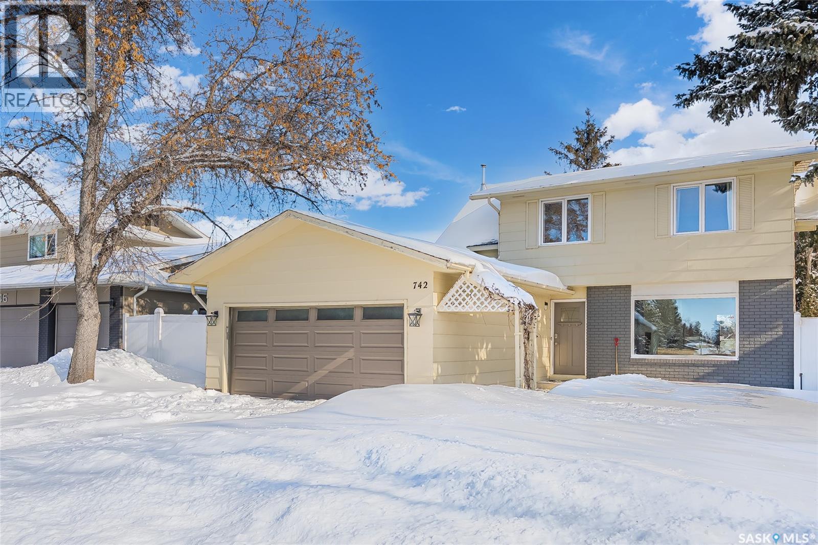 742 Trent Crescent, Saskatoon, Saskatchewan  S7H 4S5 - Photo 2 - SK029175