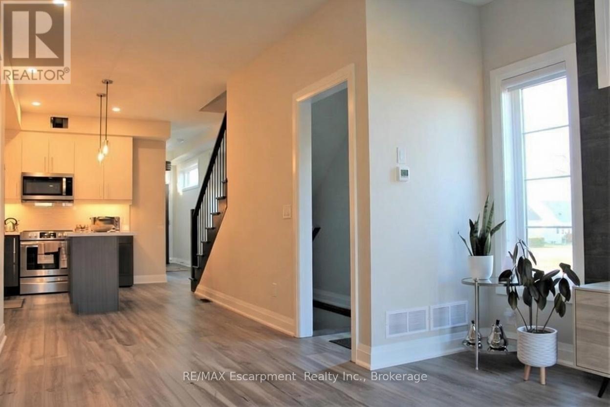 60 Park Avenue, St. Catharines, Ontario  L2P 1R2 - Photo 4 - X12820512