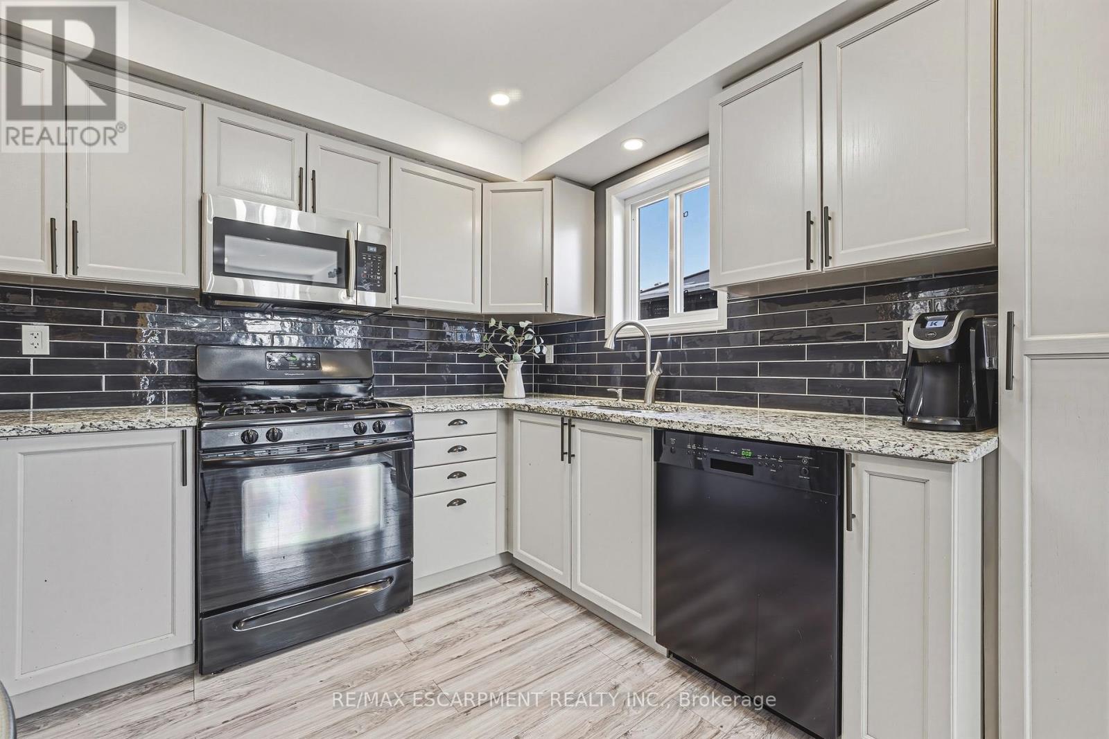 103 Powell Drive, Hamilton, Ontario  L0R 1C0 - Photo 17 - X12822328