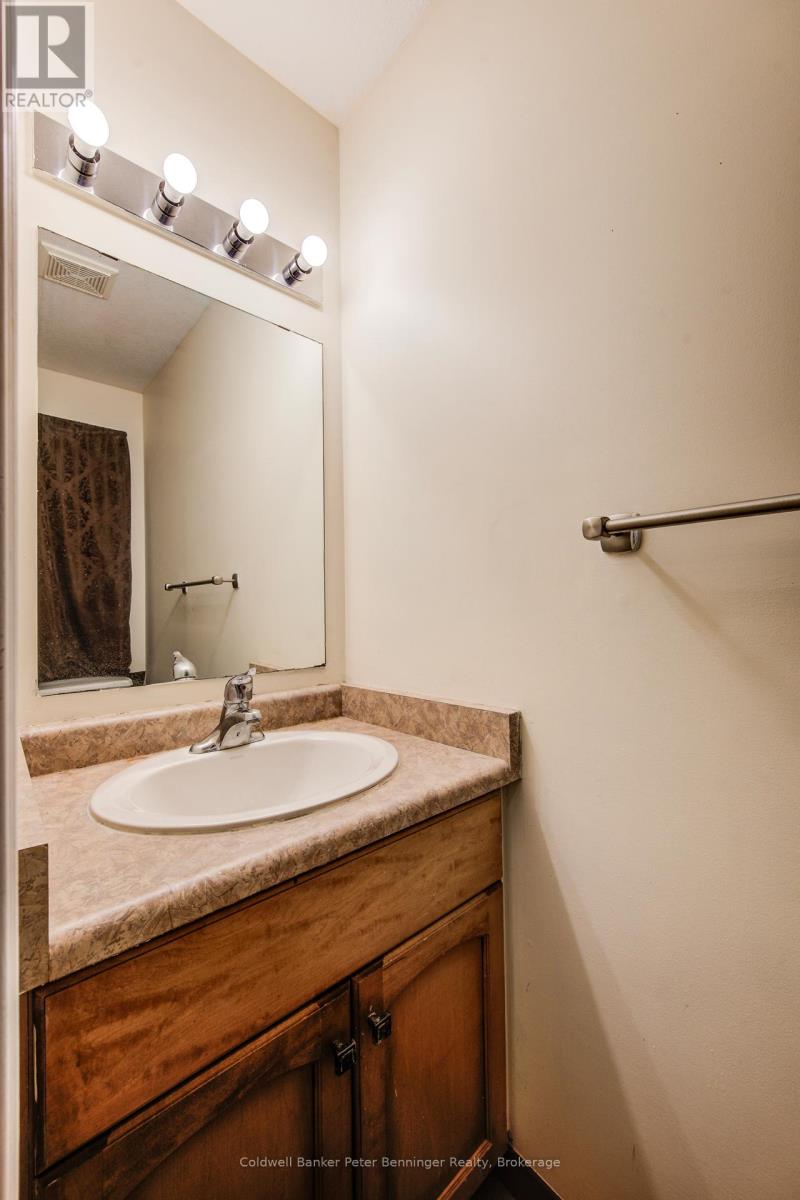 142 Severn Drive, Guelph (Grange Road), Ontario  N1E 7K5 - Photo 10 - X12810988