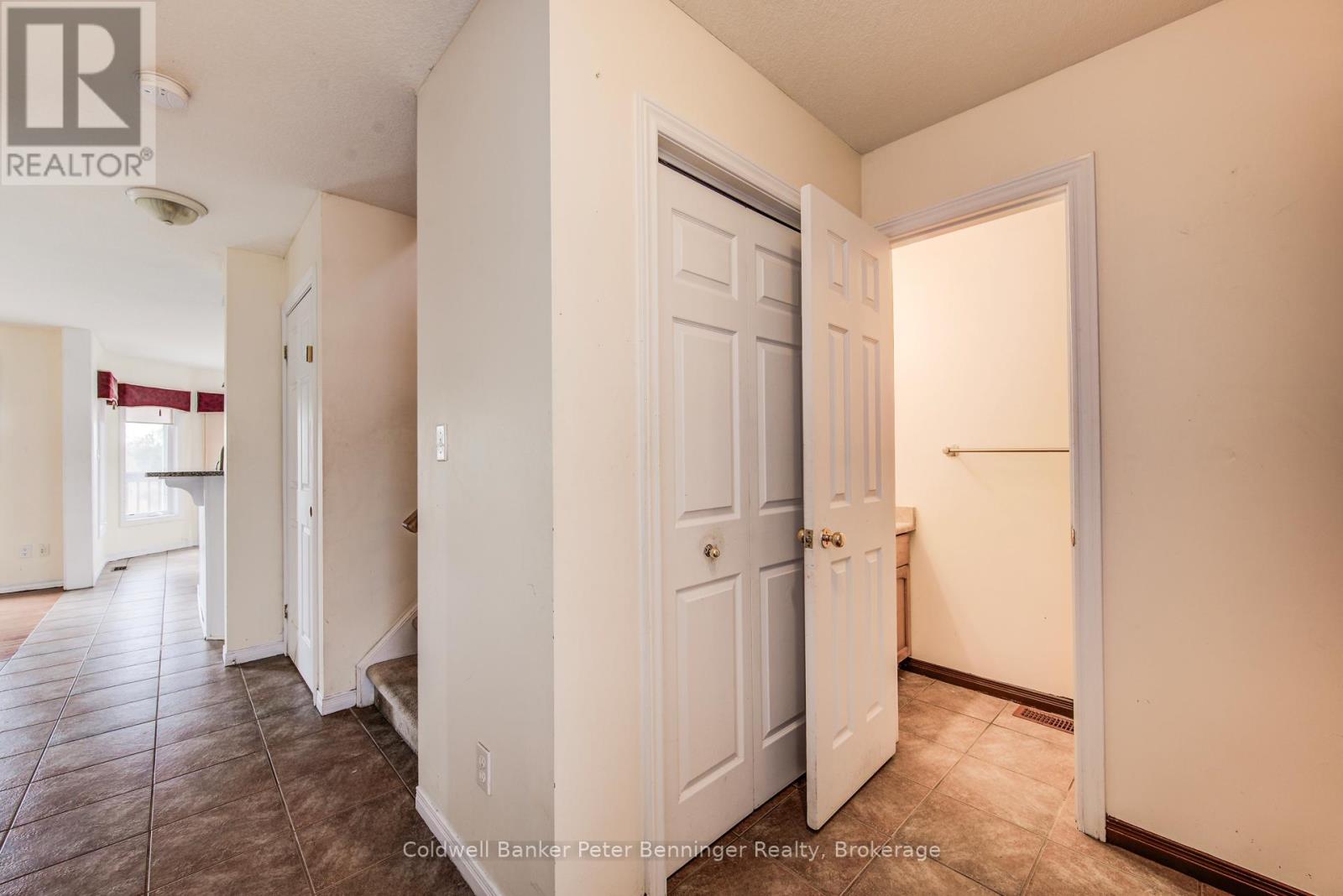 142 Severn Drive, Guelph (Grange Road), Ontario  N1E 7K5 - Photo 9 - X12810988