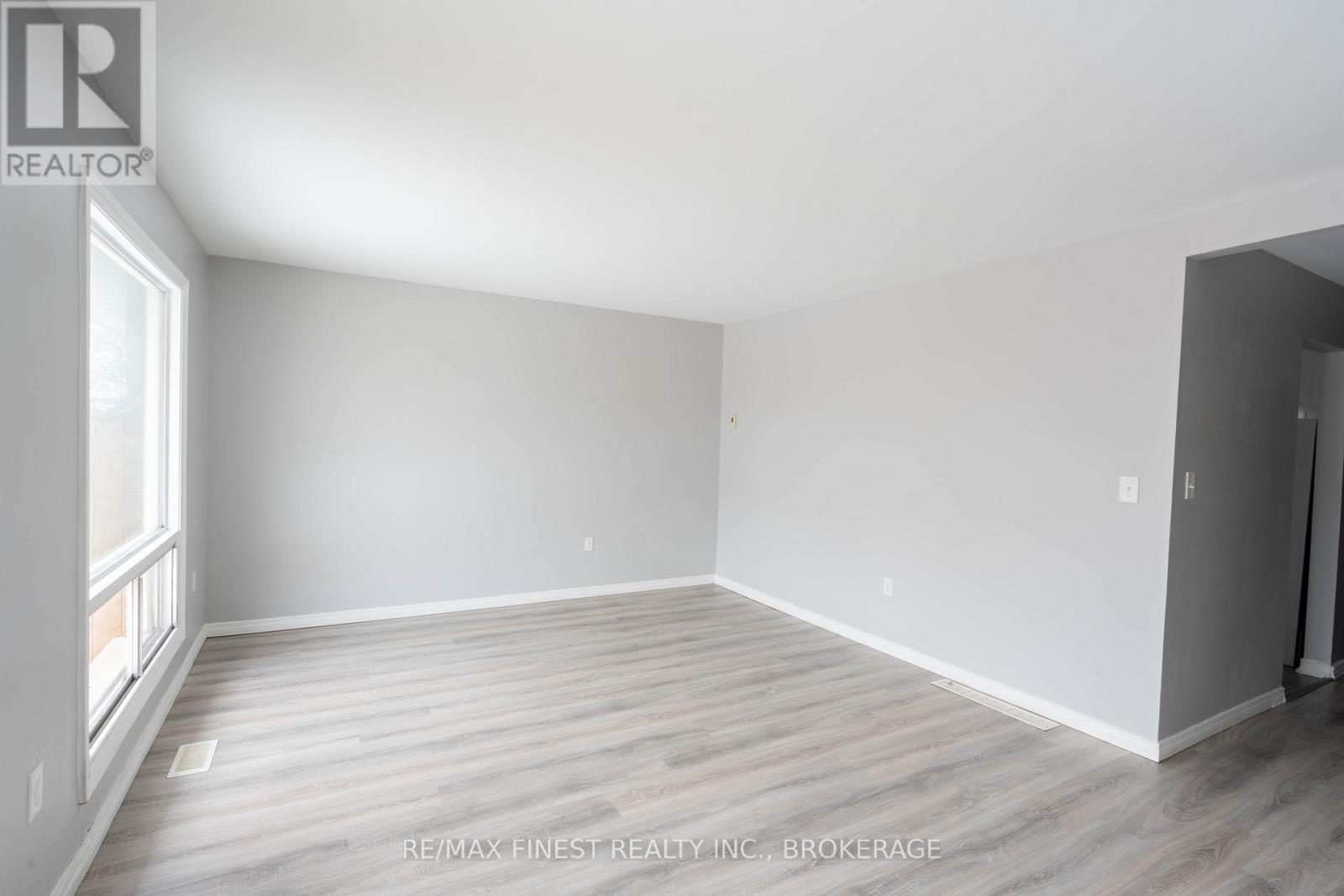 991 Amberdale Crescent, Kingston, Ontario  K7M 6X6 - Photo 10 - X12818812