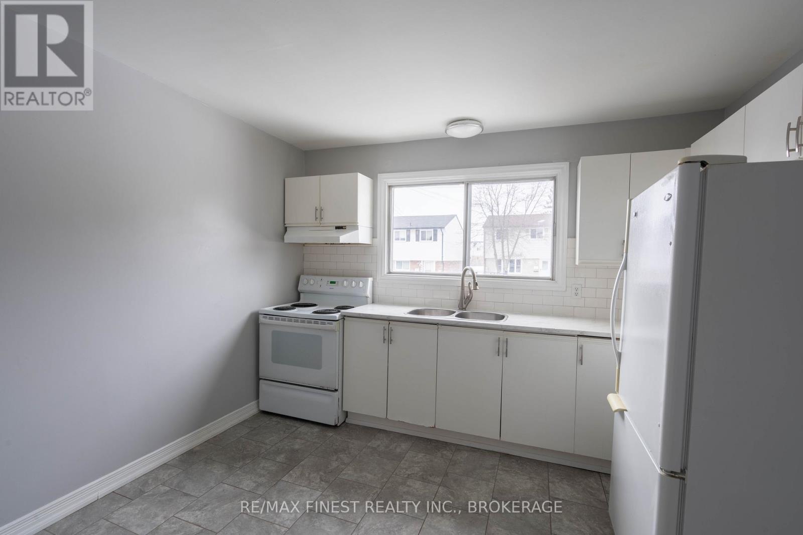 991 Amberdale Crescent, Kingston, Ontario  K7M 6X6 - Photo 7 - X12818812