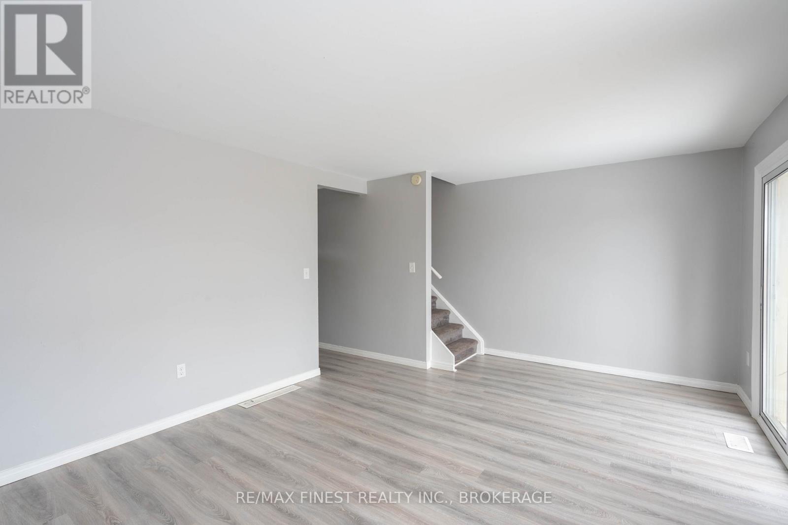 991 Amberdale Crescent, Kingston, Ontario  K7M 6X6 - Photo 9 - X12818812