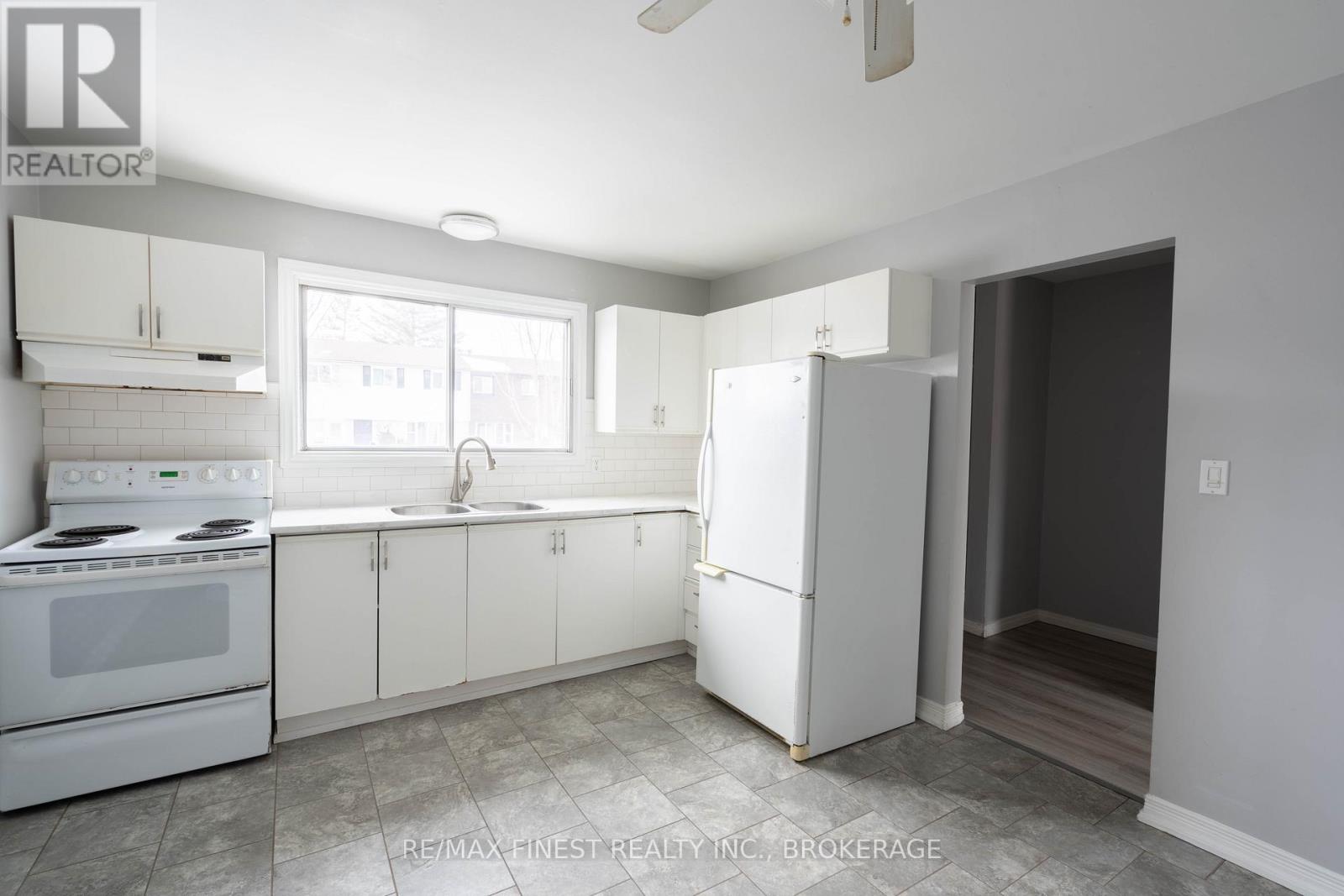 991 Amberdale Crescent, Kingston, Ontario  K7M 6X6 - Photo 6 - X12818812