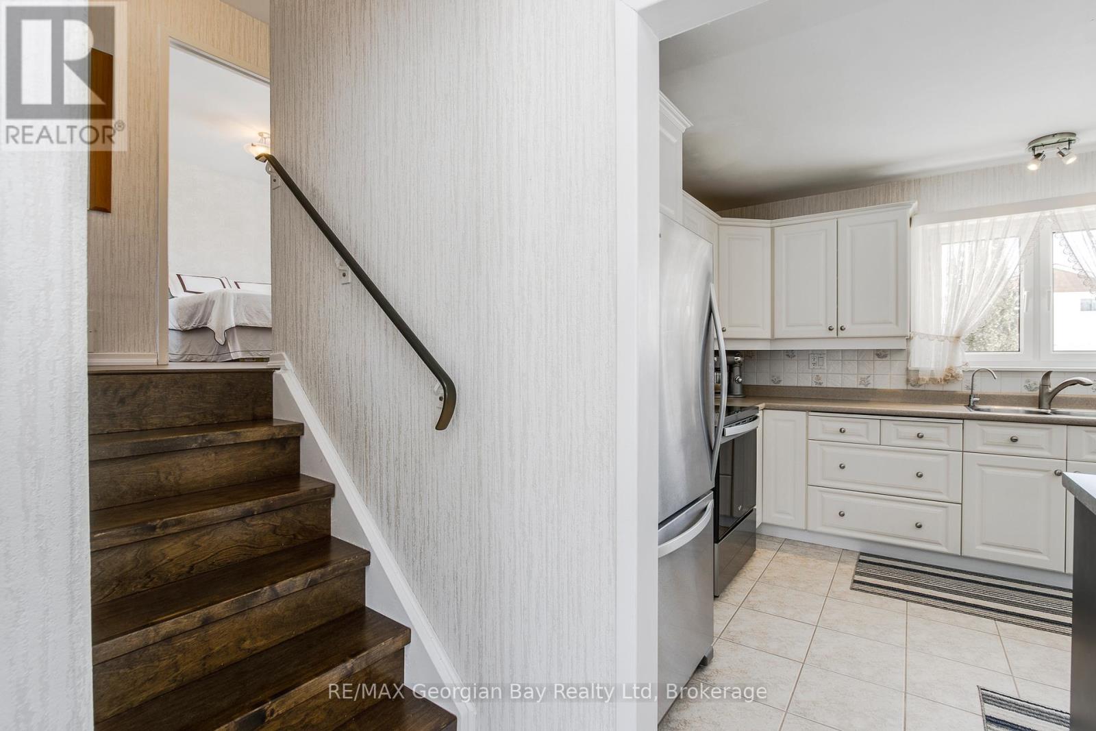 306 Cedar Street, Midland, Ontario  L4R 4M2 - Photo 7 - S12822406