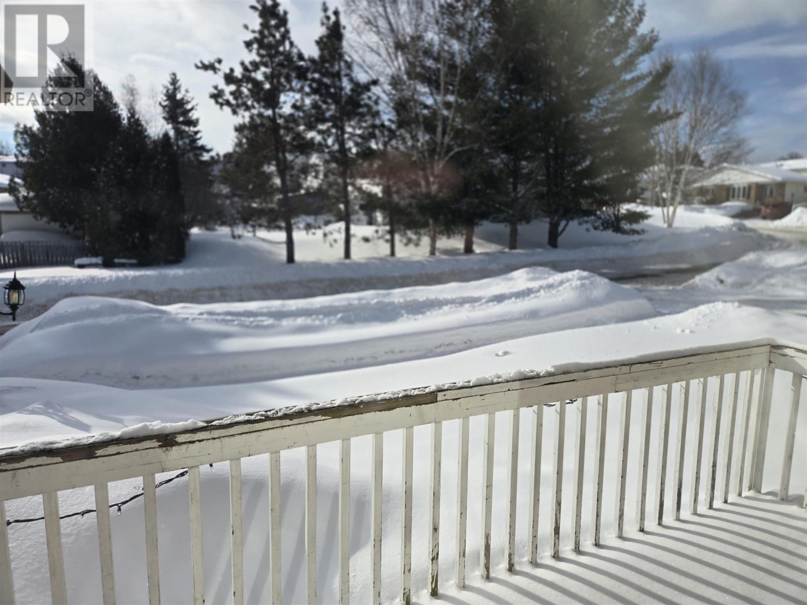 44 Lachance Pl, Elliot Lake, Ontario  P5A 3B8 - Photo 2 - SM260282