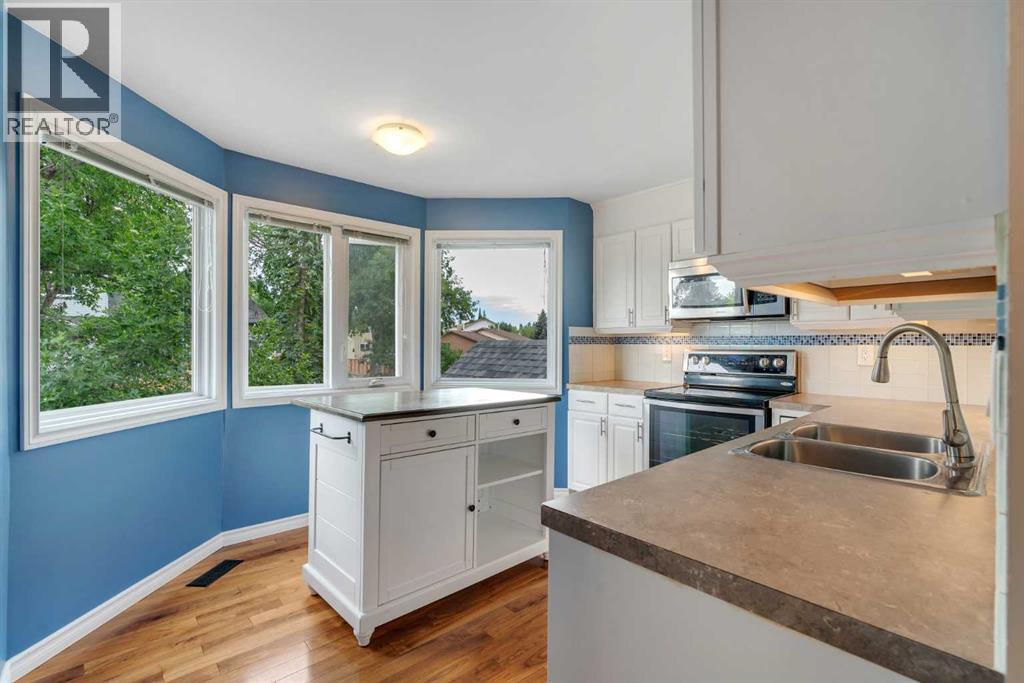 22 Coachway Green Sw, Calgary, Alberta  T3H 1V8 - Photo 13 - A2287388