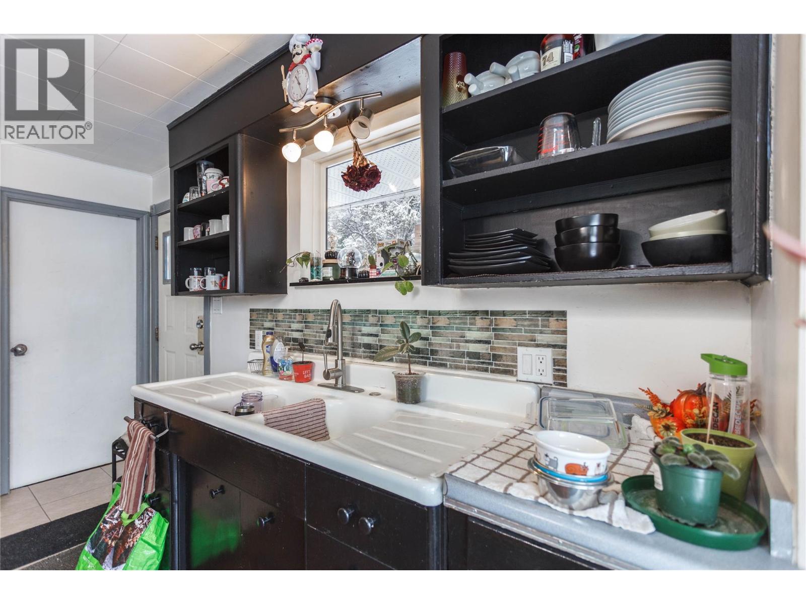 2017 Catt Avenue, Lumby, British Columbia  V0E 2G0 - Photo 5 - 10370379