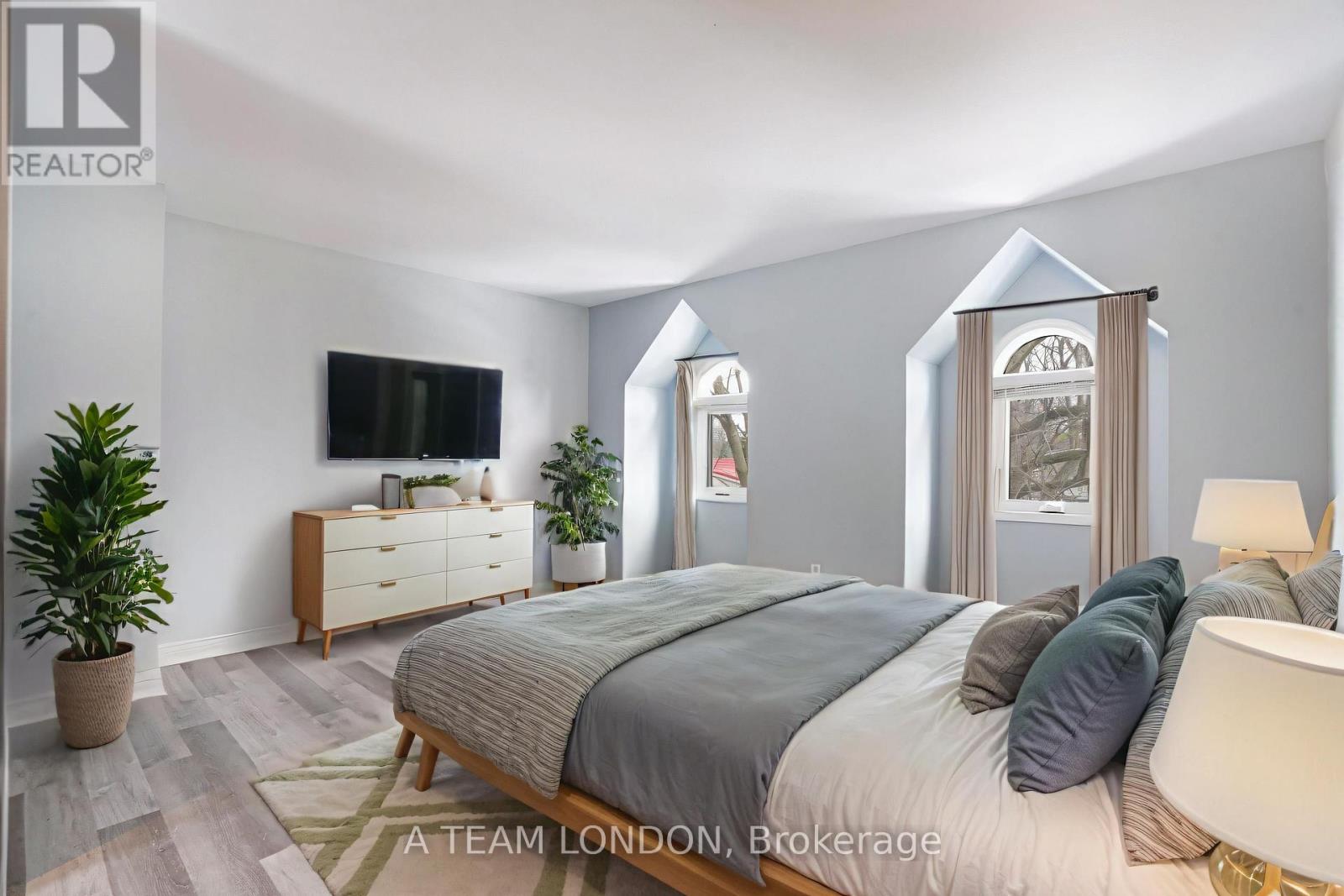 Photo 30 of 47 for 4 - 39 Regina Street