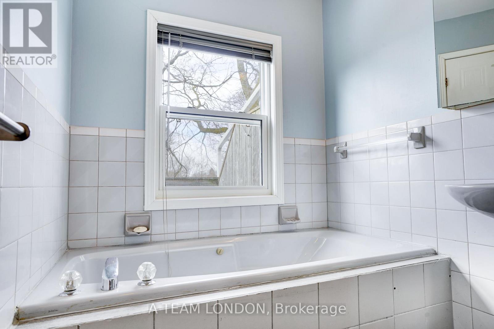 Photo 37 of 47 for 4 - 39 Regina Street