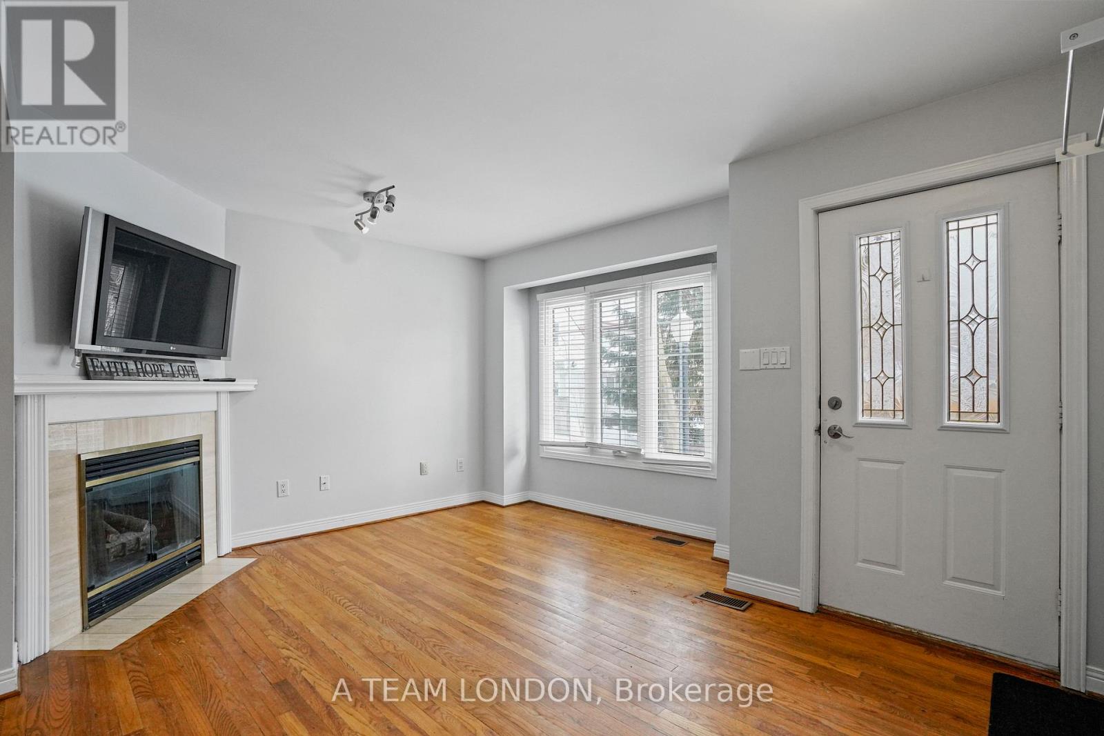 Photo 9 of 47 for 4 - 39 Regina Street