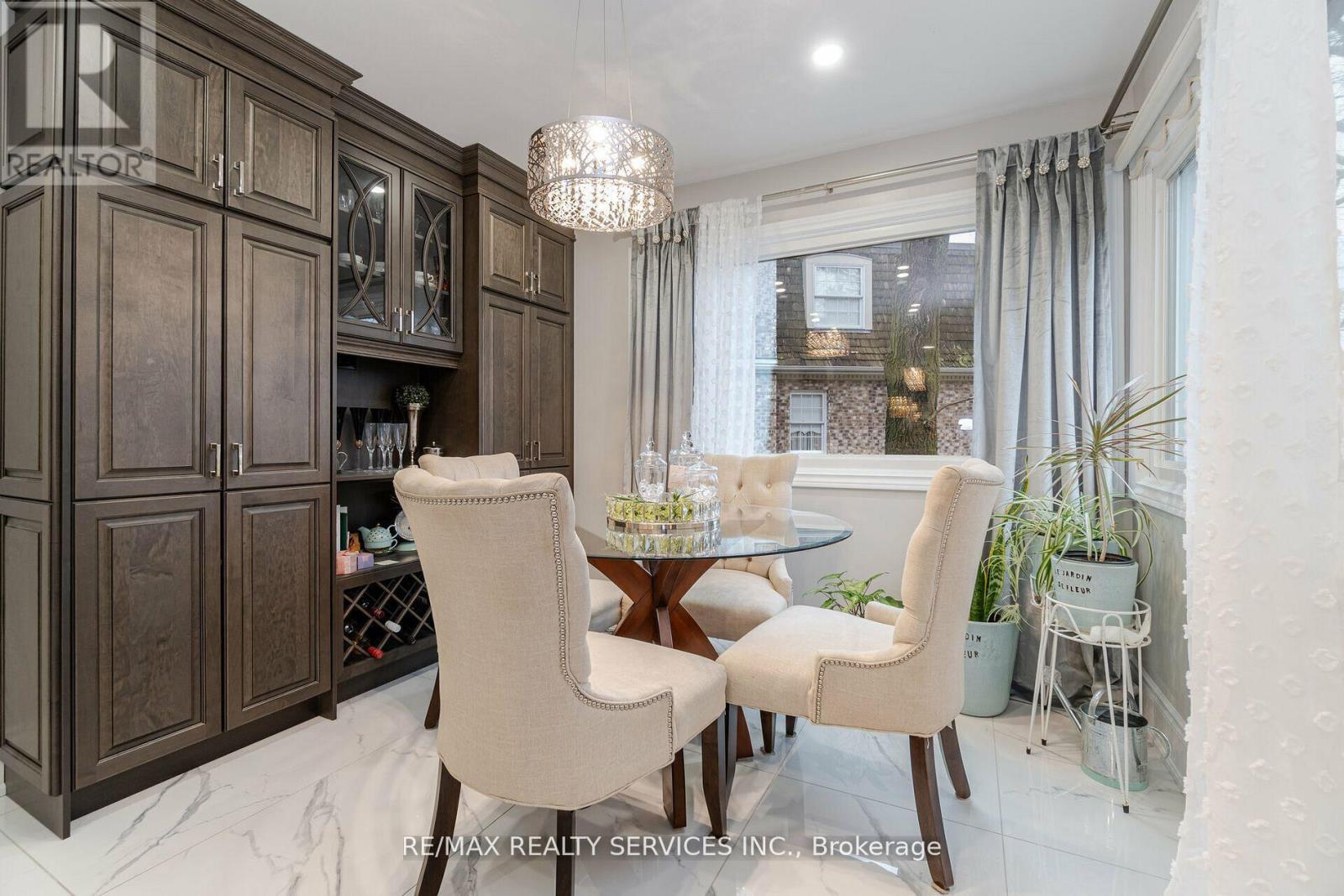 15 Pine Ridge Lane, Brampton, Ontario  L6W 1G6 - Photo 13 - W12822192