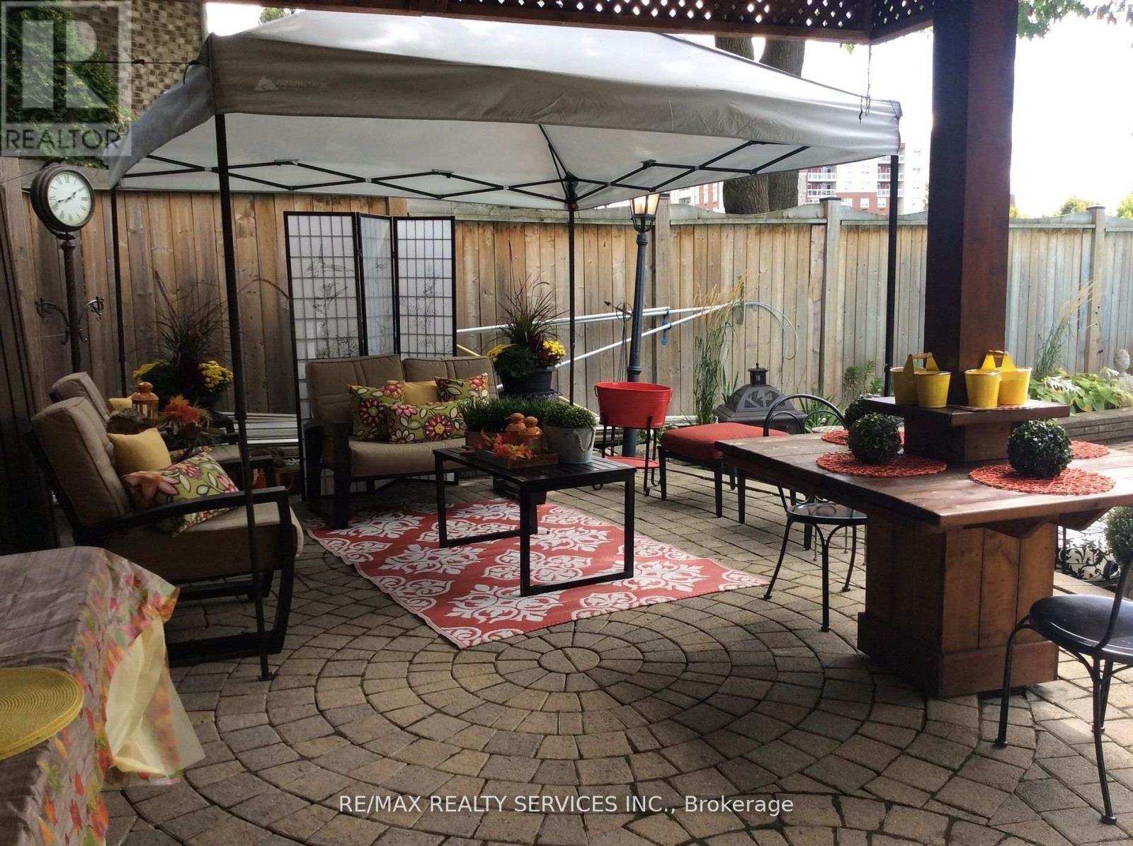 15 Pine Ridge Lane, Brampton, Ontario  L6W 1G6 - Photo 41 - W12822192