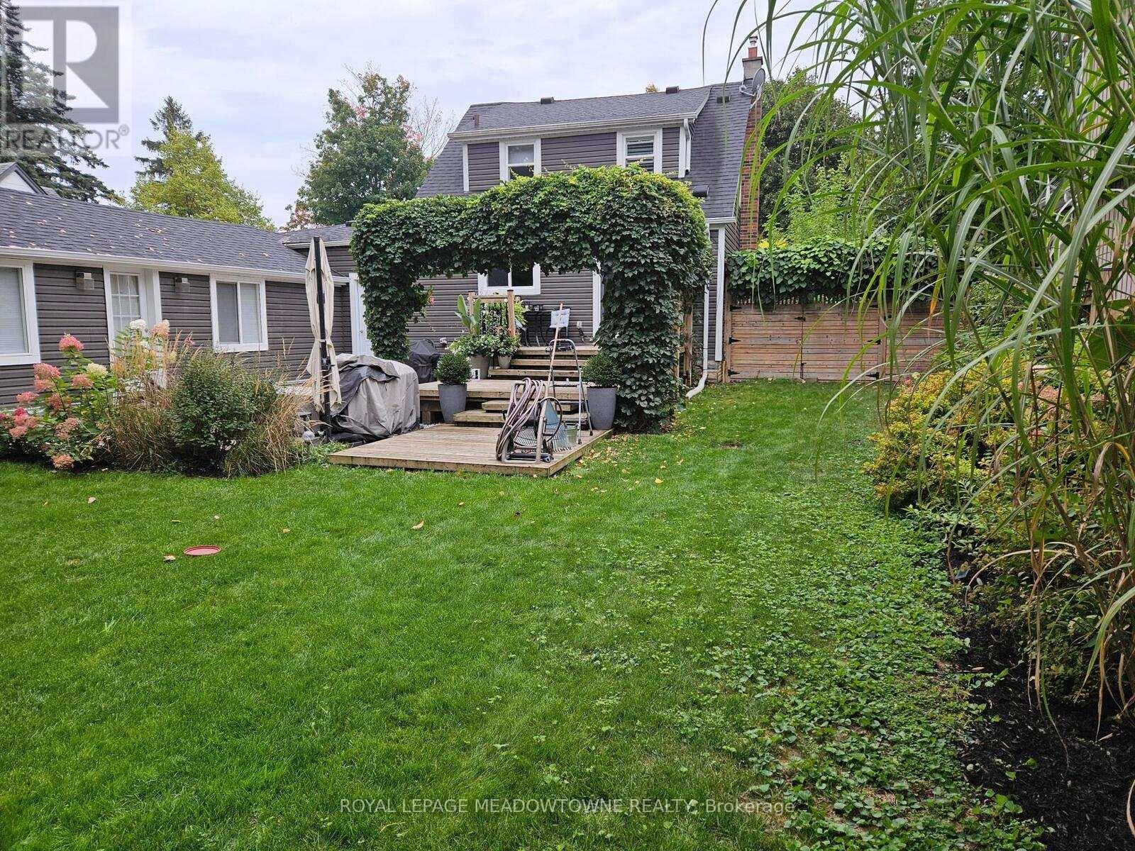 19 Union Street, Halton Hills, Ontario  L7G 3M1 - Photo 35 - W12822052