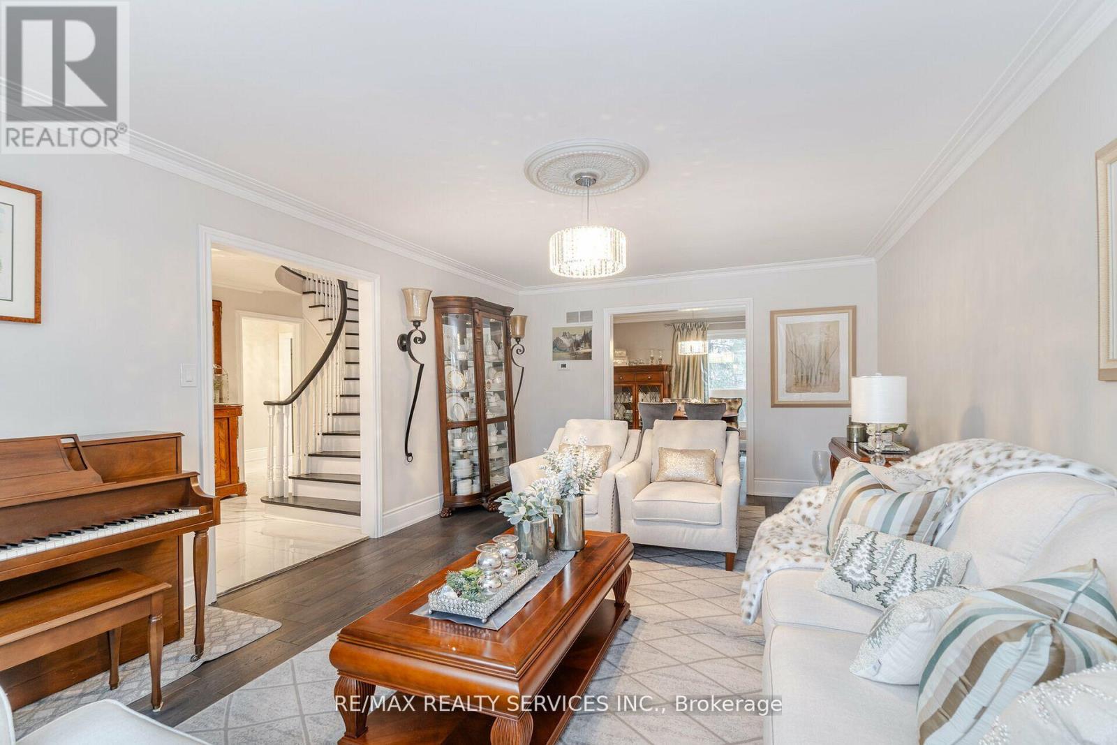 15 Pine Ridge Lane, Brampton, Ontario  L6W 1G6 - Photo 7 - W12822192