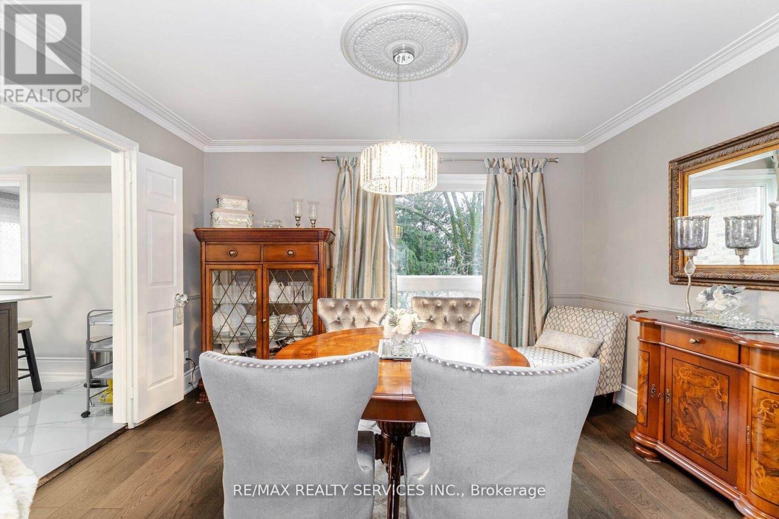 15 Pine Ridge Lane, Brampton, Ontario  L6W 1G6 - Photo 8 - W12822192