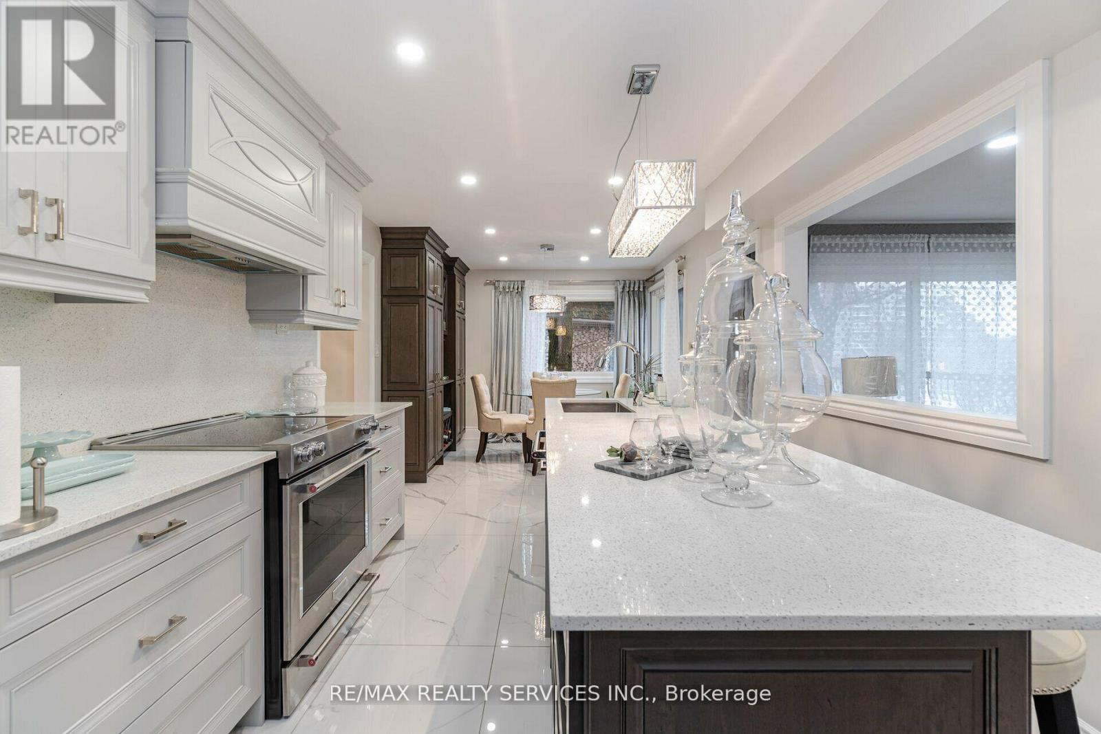 15 Pine Ridge Lane, Brampton, Ontario  L6W 1G6 - Photo 10 - W12822192