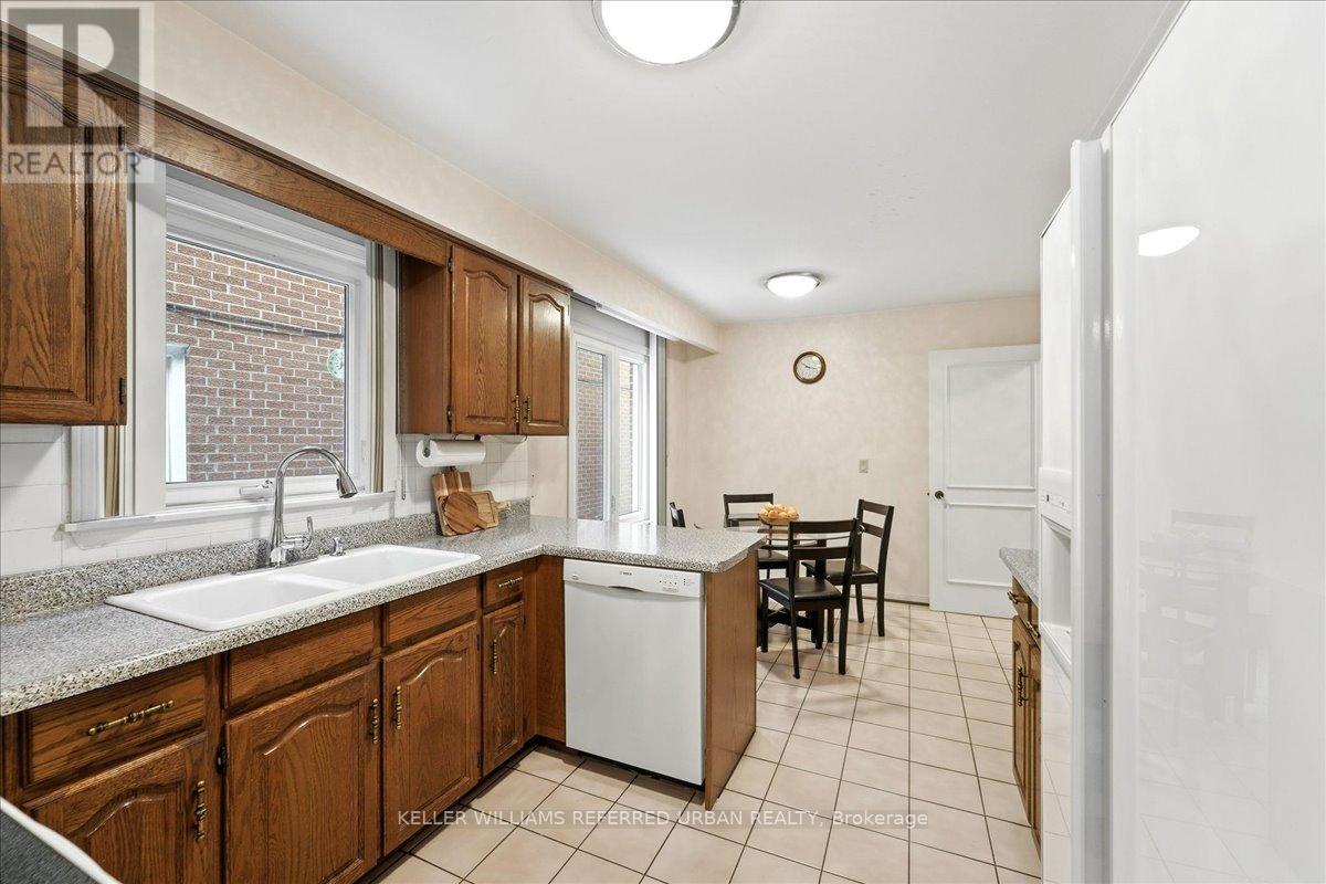 4458 Bathurst Street, Toronto, Ontario  M3H 3S2 - Photo 17 - C12822382