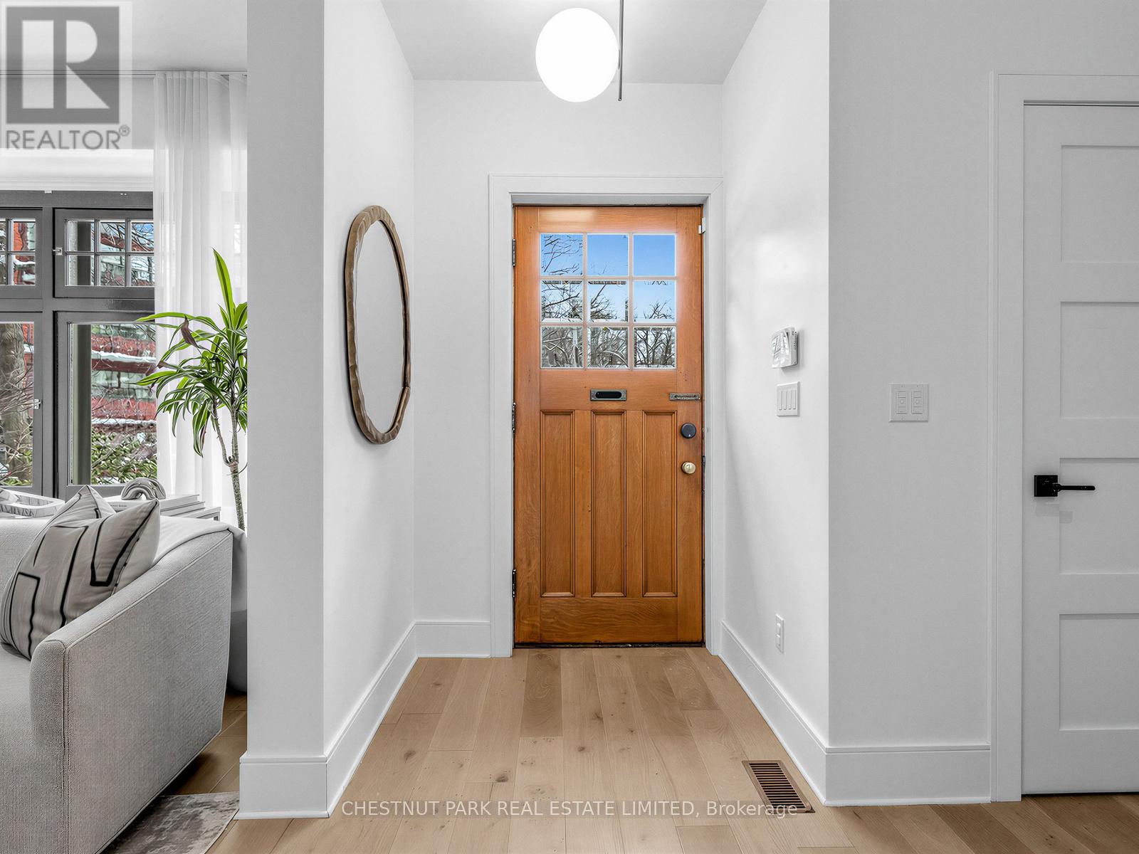 35 Castle Frank Road, Toronto (Rosedale-Moore Park), Ontario  M4W 2Z5 - Photo 3 - C12822464