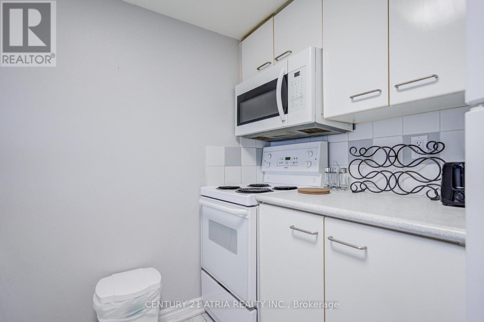 2002 - 38 Elm Street, Toronto (Bay Street Corridor), Ontario  M5G 2K5 - Photo 13 - C12822534