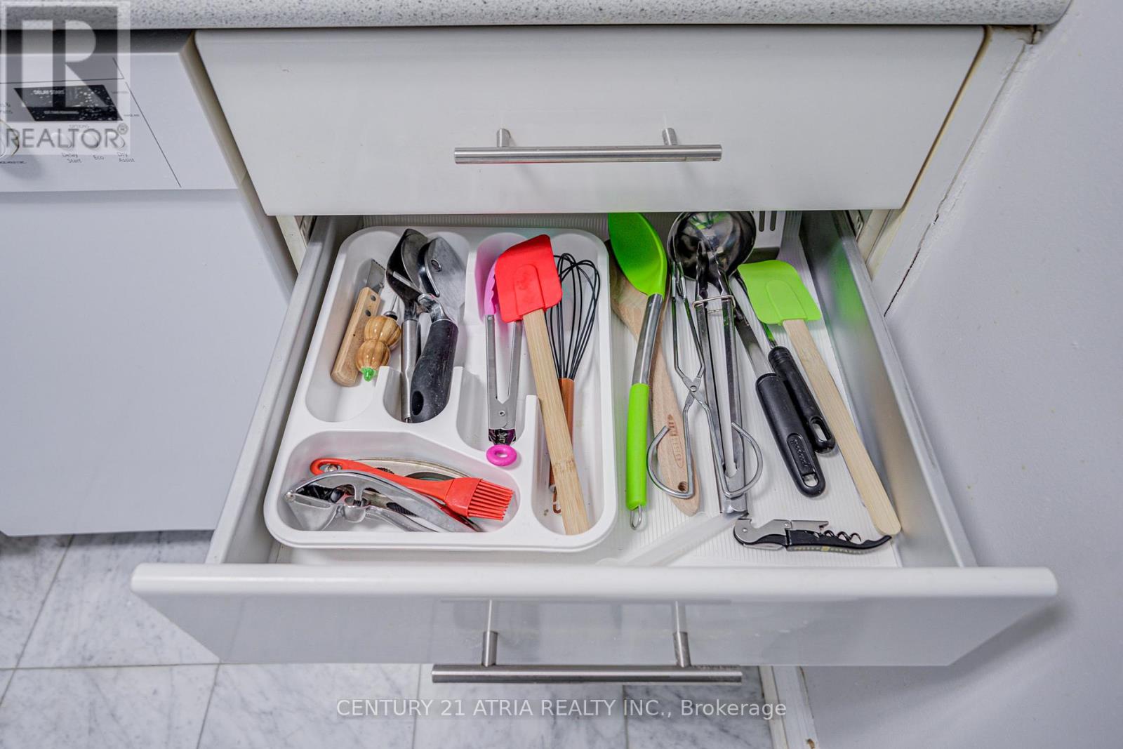 2002 - 38 Elm Street, Toronto (Bay Street Corridor), Ontario  M5G 2K5 - Photo 18 - C12822534