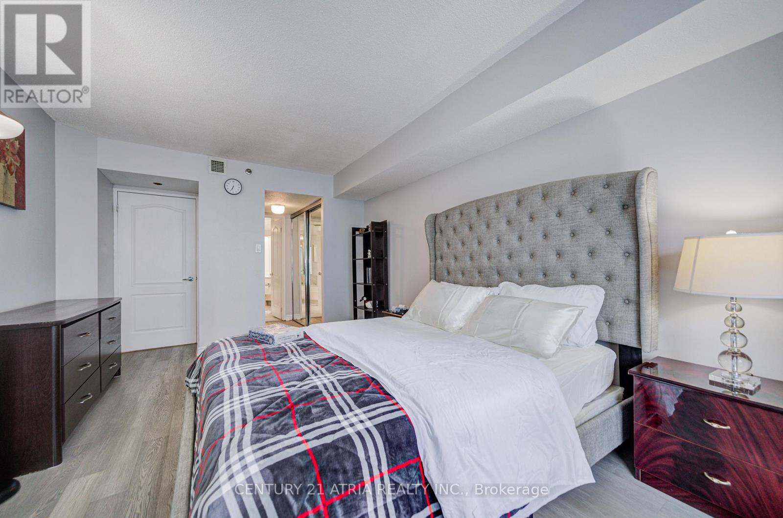 2002 - 38 Elm Street, Toronto (Bay Street Corridor), Ontario  M5G 2K5 - Photo 30 - C12822534