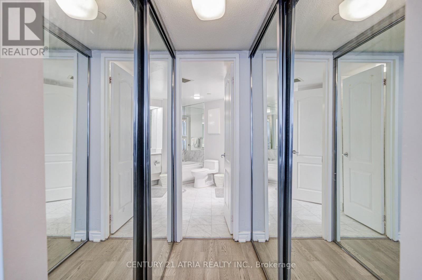 2002 - 38 Elm Street, Toronto (Bay Street Corridor), Ontario  M5G 2K5 - Photo 31 - C12822534