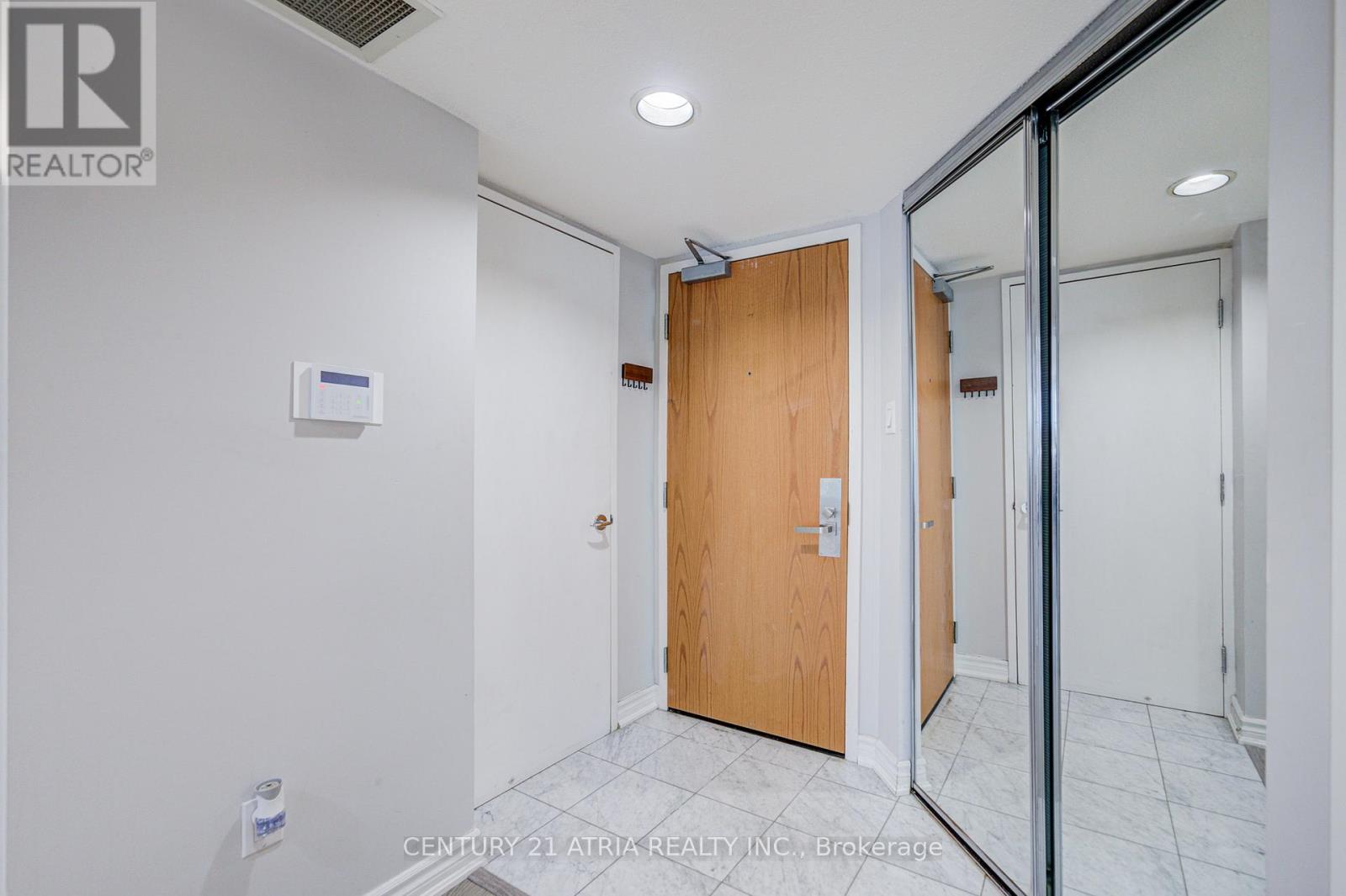 2002 - 38 Elm Street, Toronto (Bay Street Corridor), Ontario  M5G 2K5 - Photo 8 - C12822534